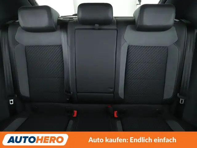 Volkswagen T-Roc view 15