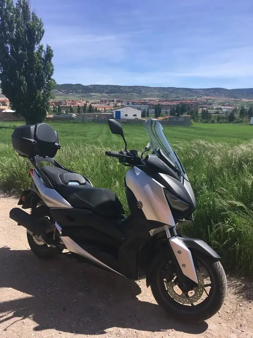 Yamaha X-Max 125 Gris - 1