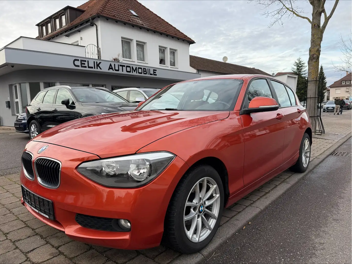 BMW 114 114i Klima Sitzheizung TÜV 07/2027 Orange - 1