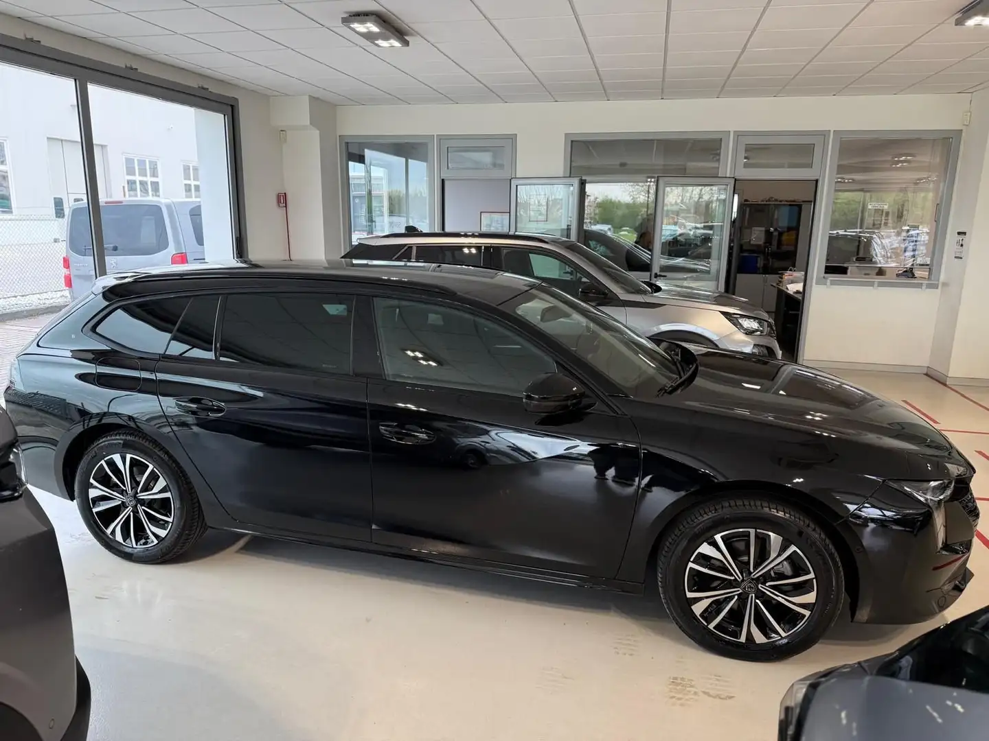Peugeot 508 BlueHDi 130 EAT8 Stop&Start SW Allure Negru - 1