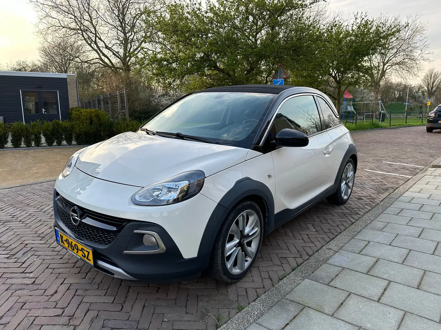 Opel Adam 1.0 Turbo Rocks White - 1