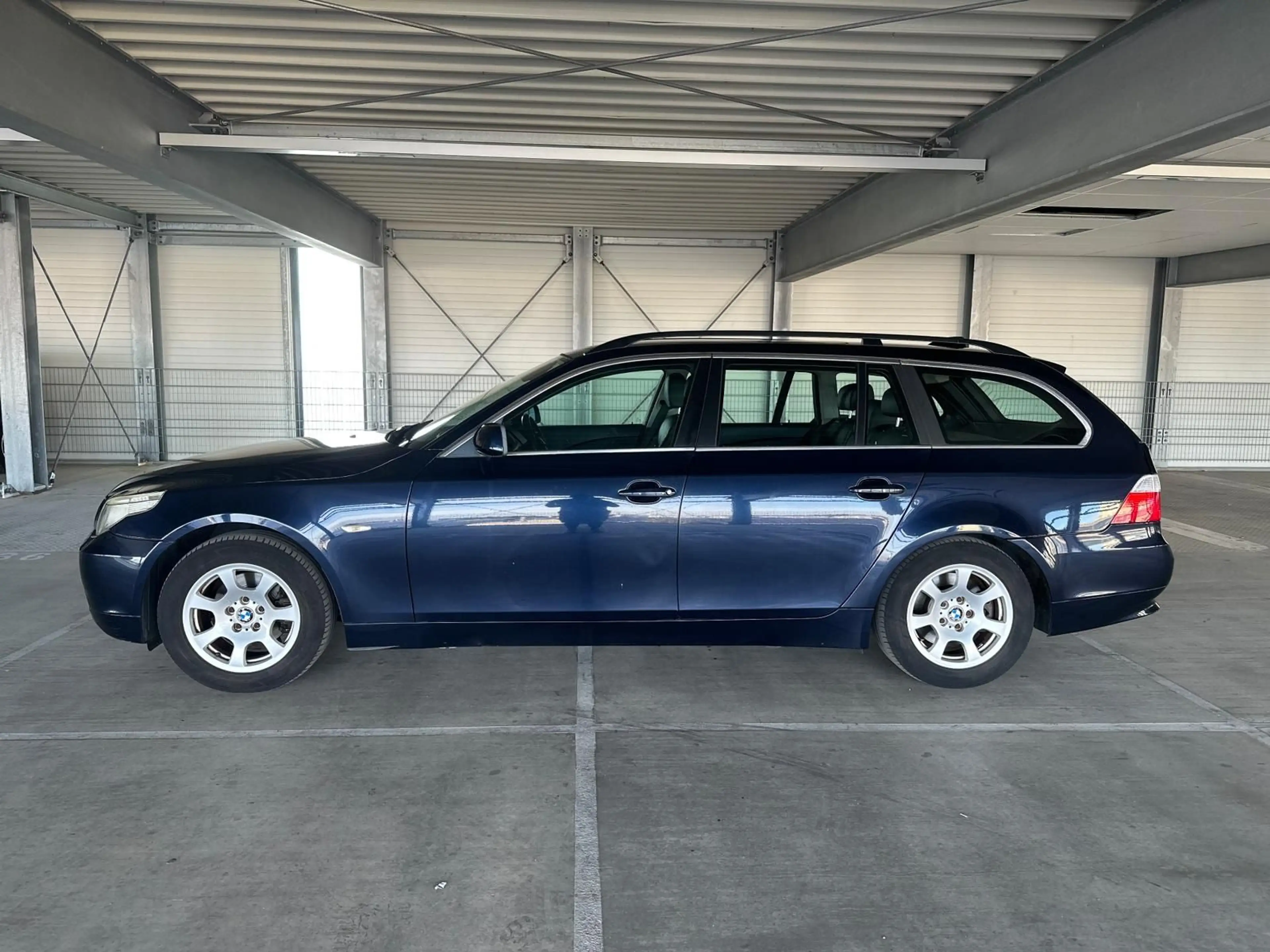 BMW 525 i Touring SH PANO TEMP NAVI ISO XENON MFL BC — photo 6