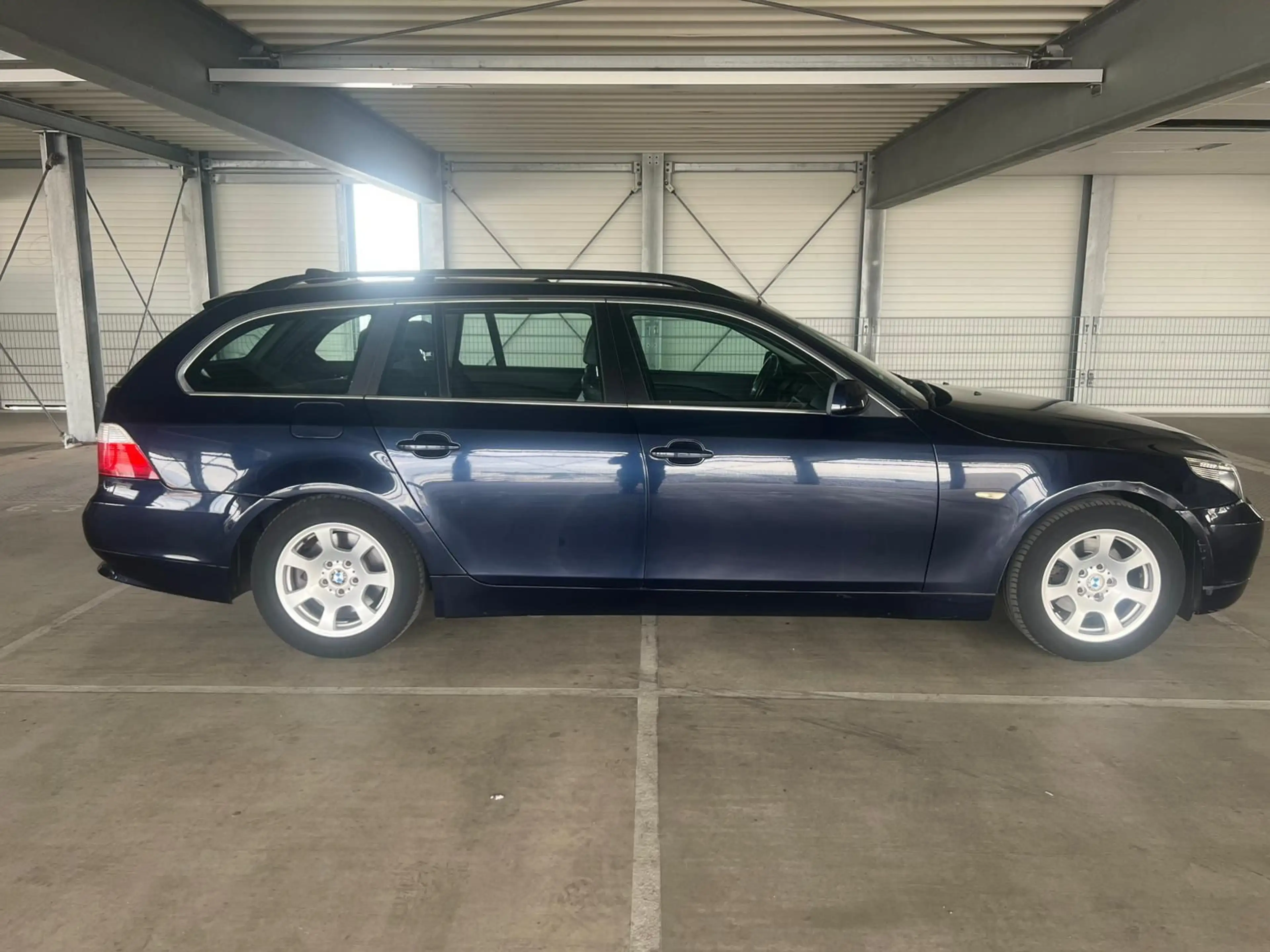 BMW 525 i Touring SH PANO TEMP NAVI ISO XENON MFL BC — photo 8