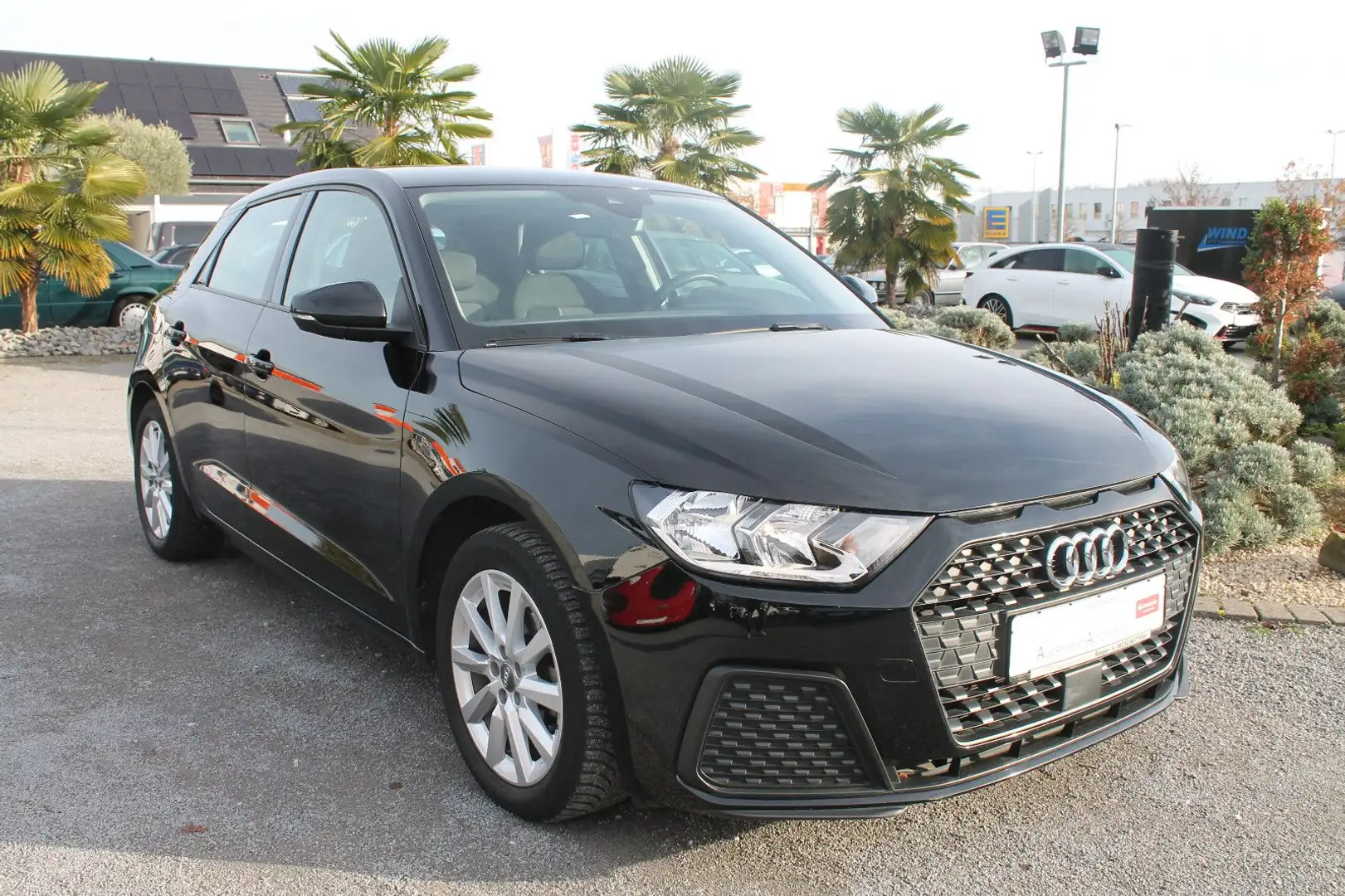 Audi A1 Sportback, Navi, PDC, SHZ, Klima Schwarz - 1