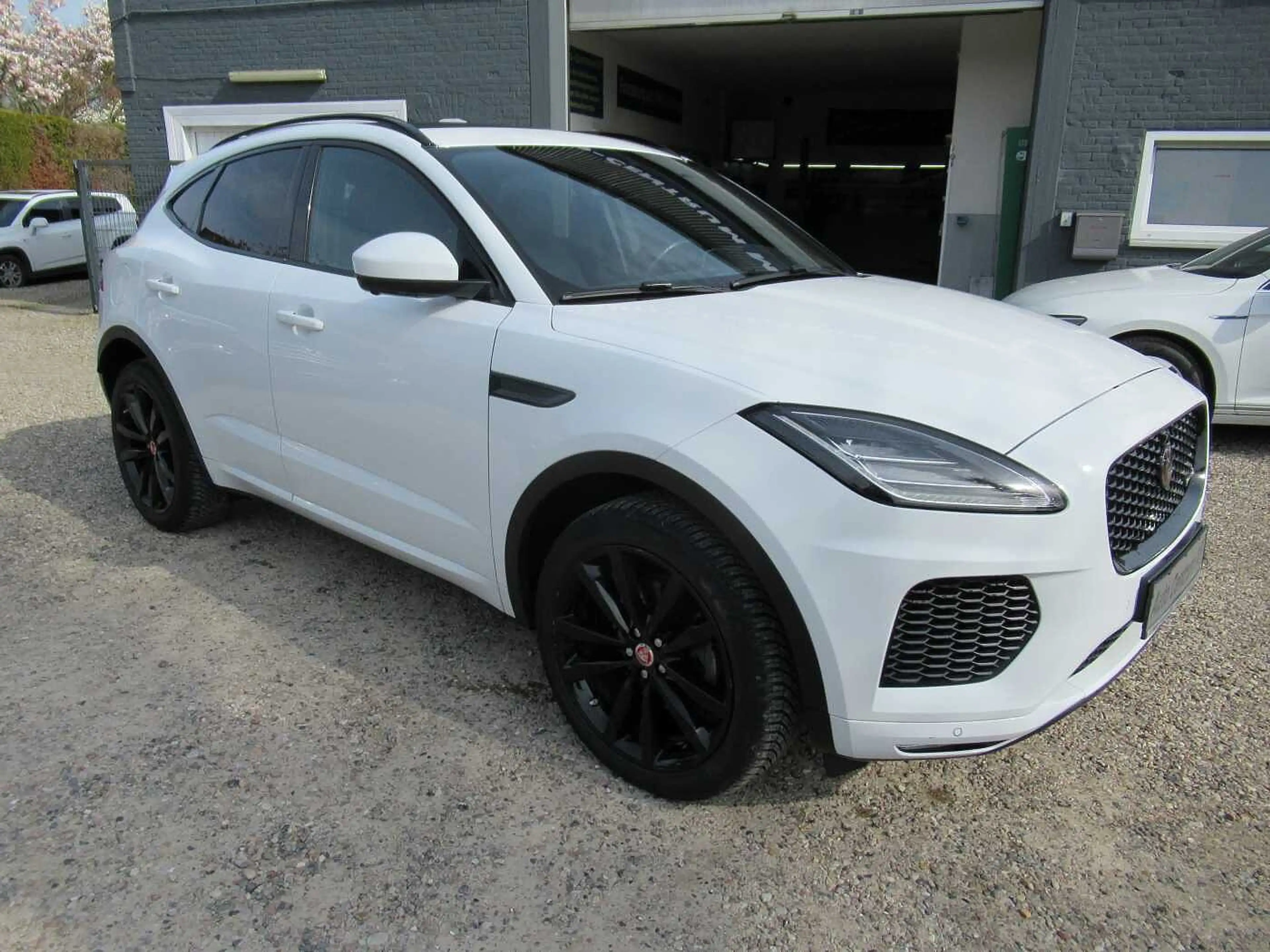 Jaguar E-Pace R-Dynamic — photo 3