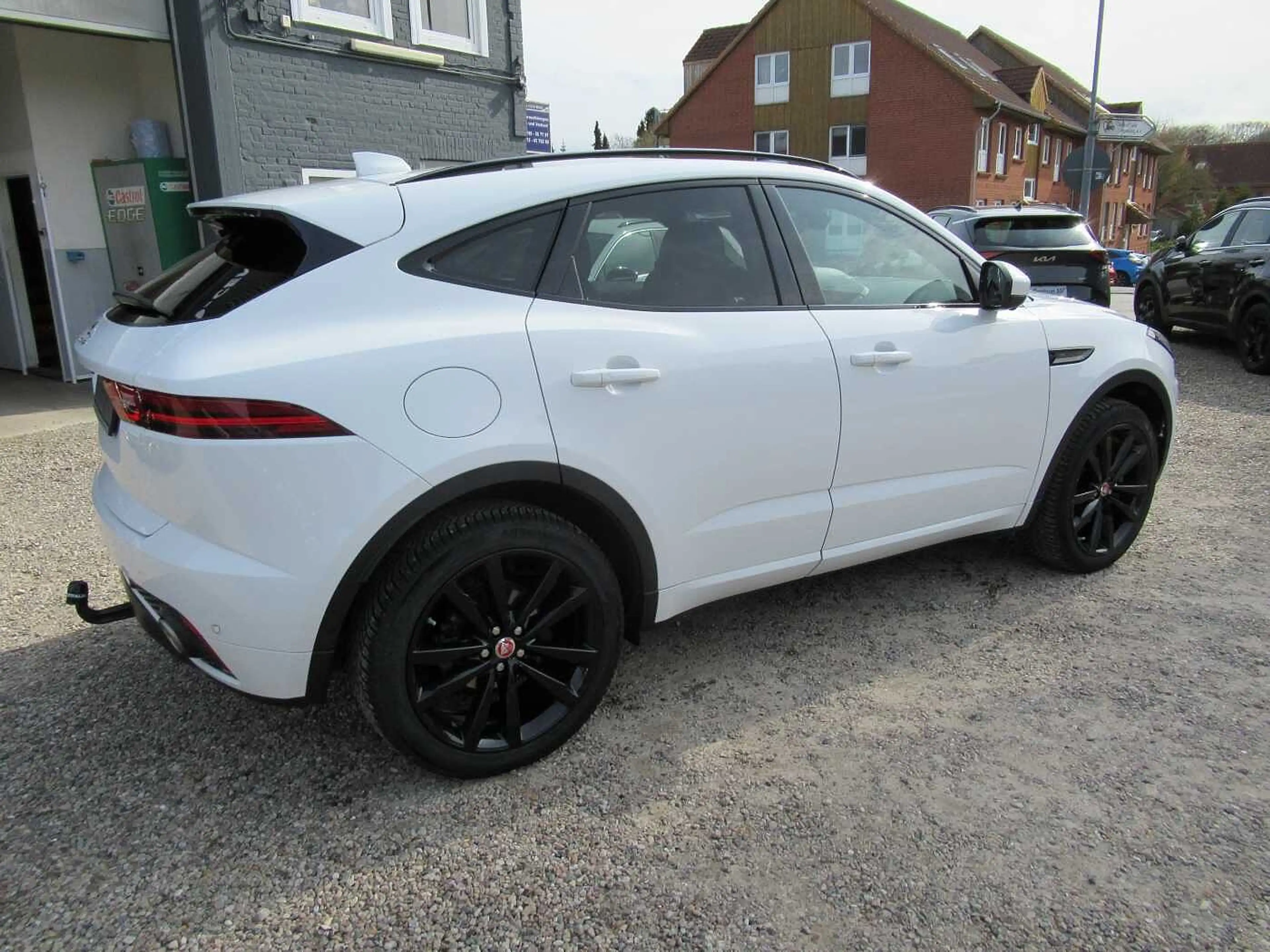 Jaguar E-Pace R-Dynamic — photo 4