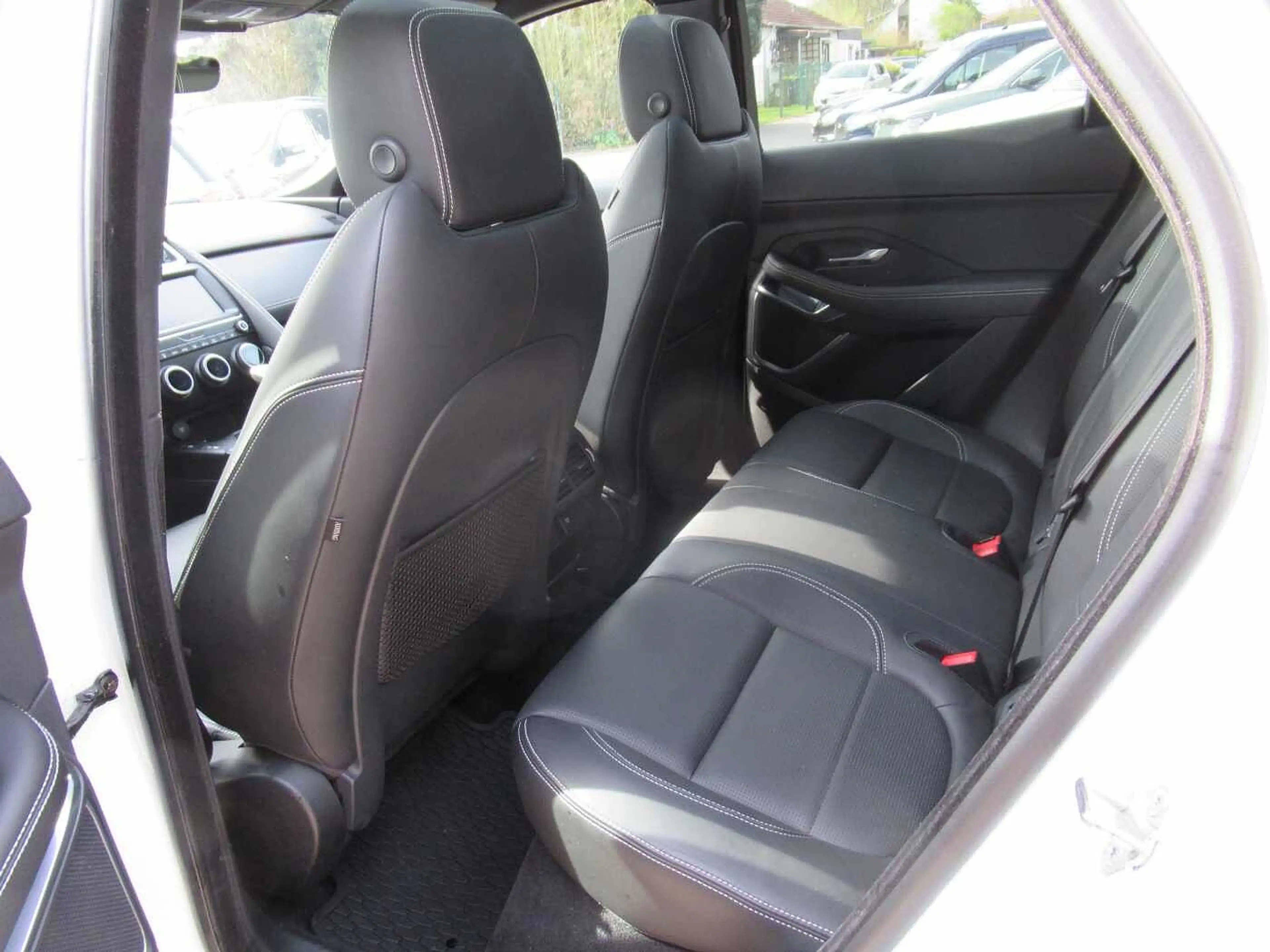 Jaguar E-Pace R-Dynamic — photo 8