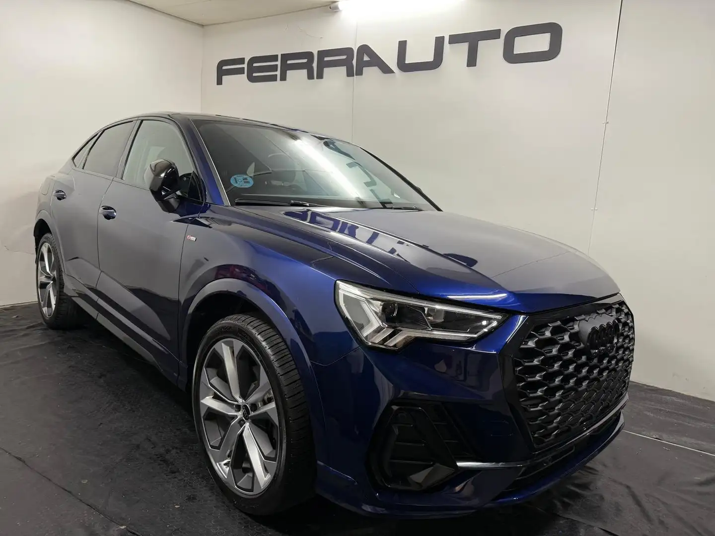 Audi Q3 Sportback 35 1.5 tfsi S line edition S TRON HYBRID Bleu - 1