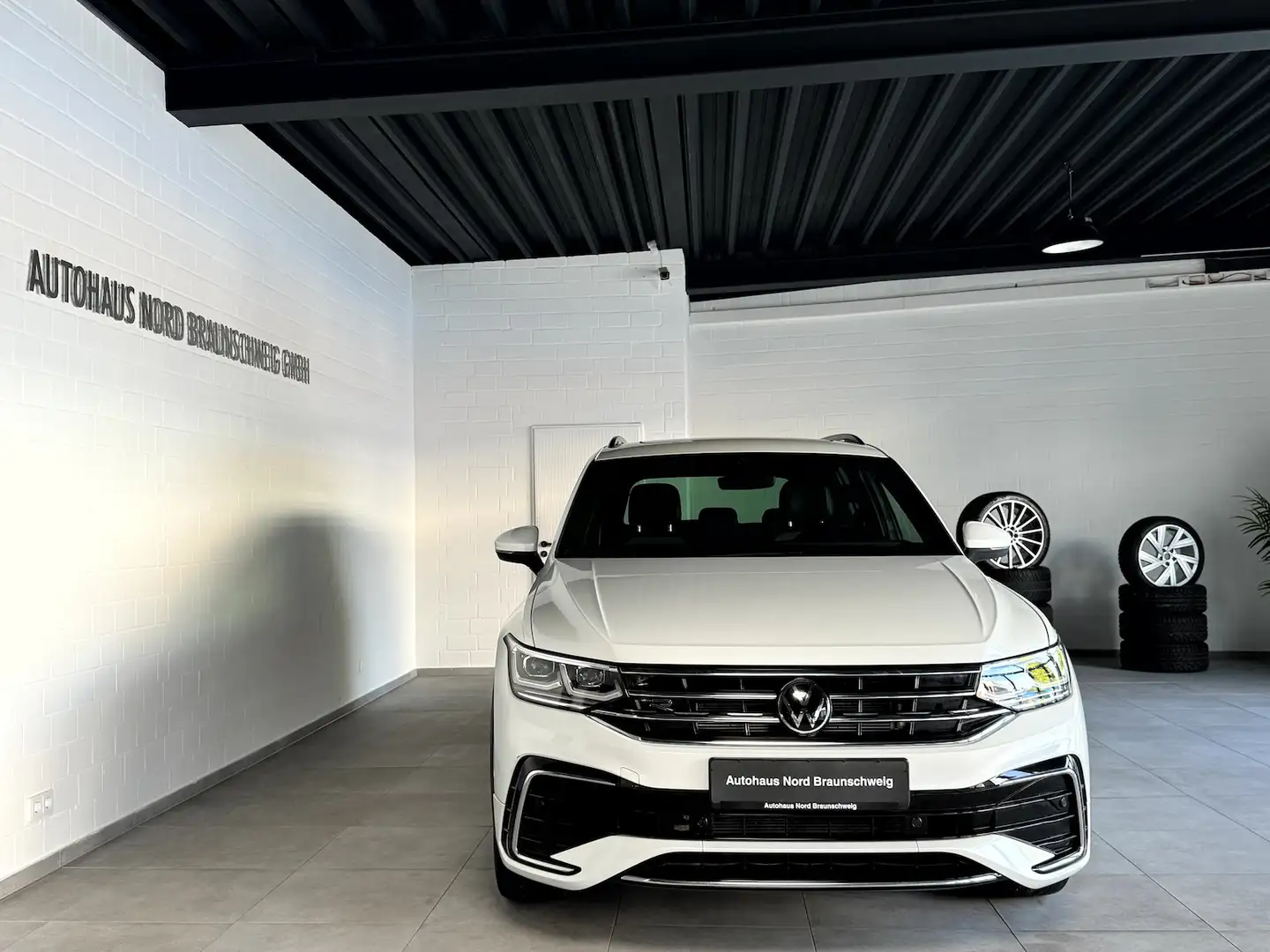 Volkswagen Tiguan 2.0 TDI R Line 4Motion*Pano*HUD*IQ*AHK* Weiß - 2