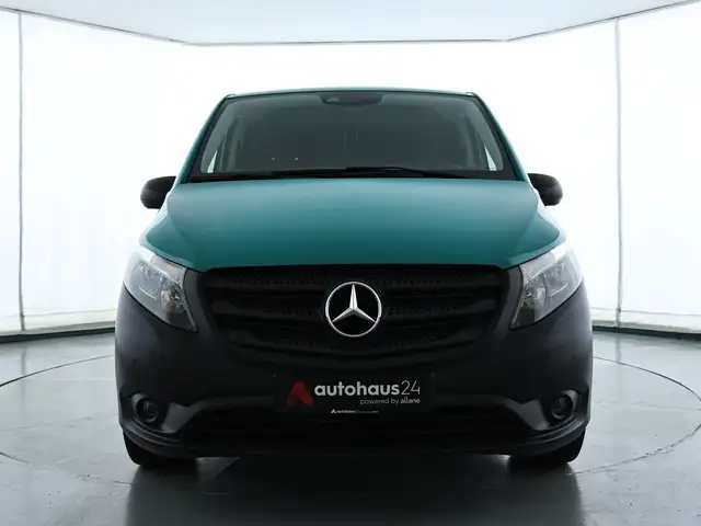 Mercedes-Benz Vito view 2