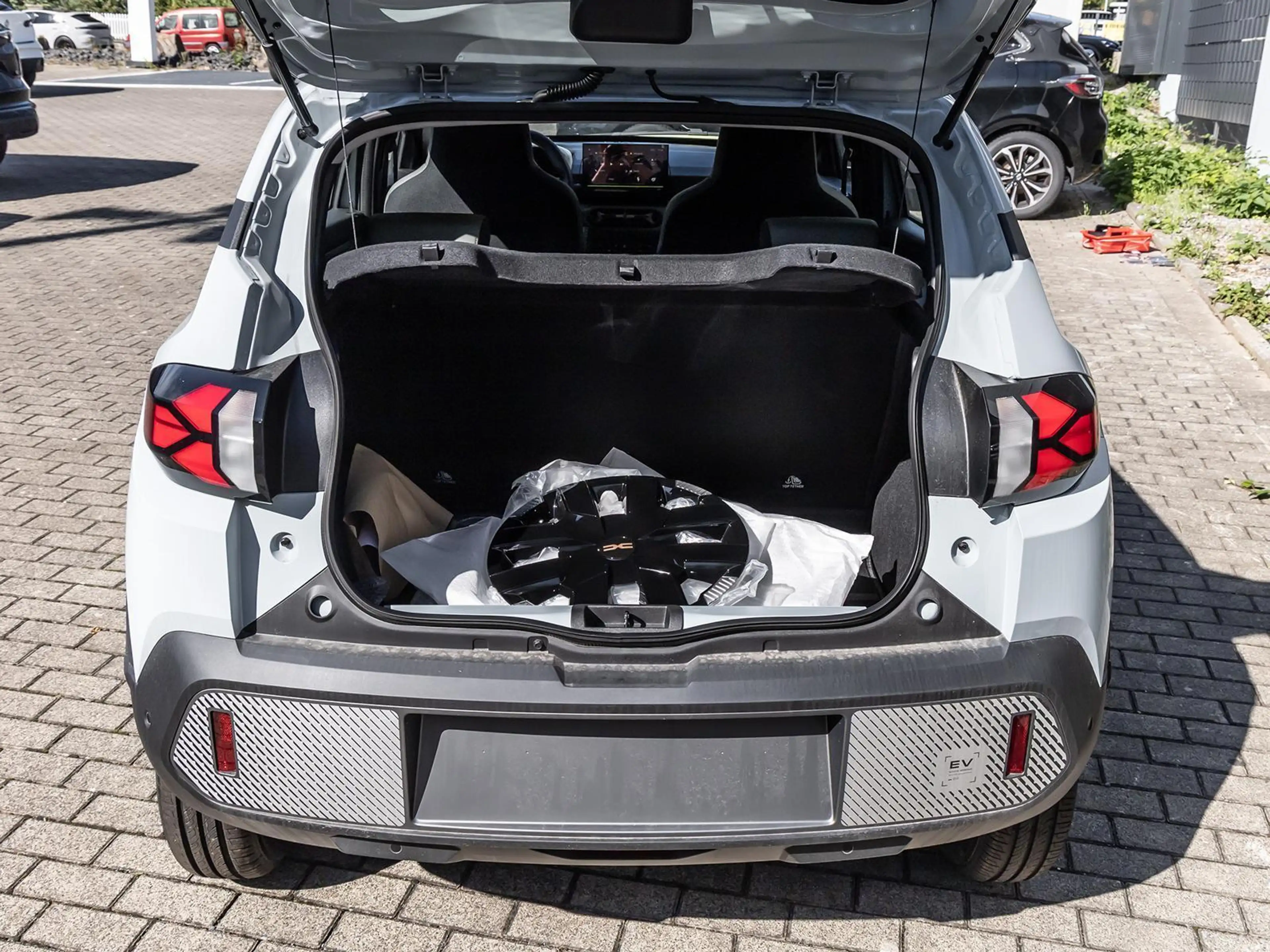 Dacia Spring Extreme electric 100 NAVI PDC KLIMA BT ZV — photo 8