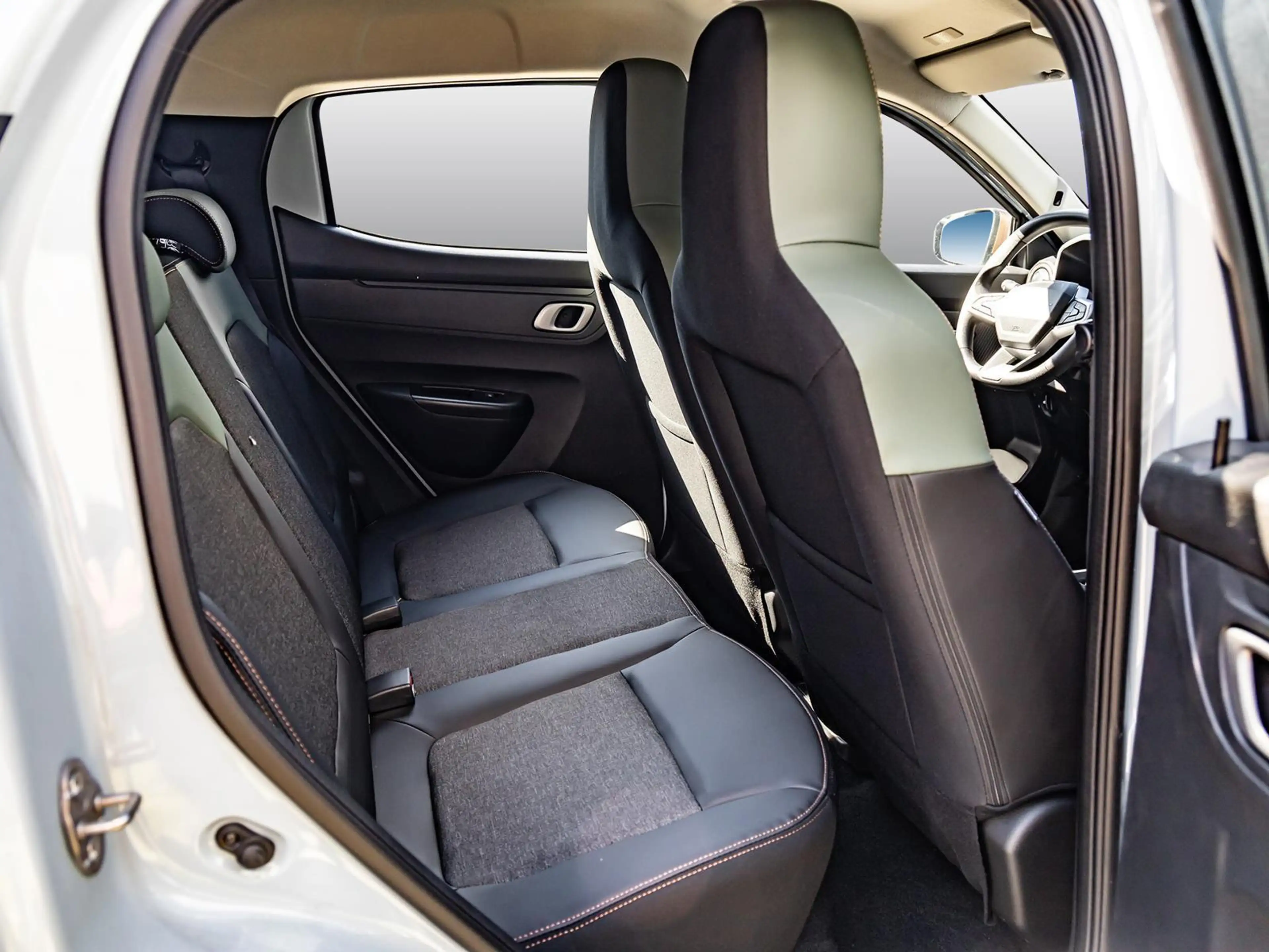 Dacia Spring Extreme electric 100 NAVI PDC KLIMA BT ZV — photo 6