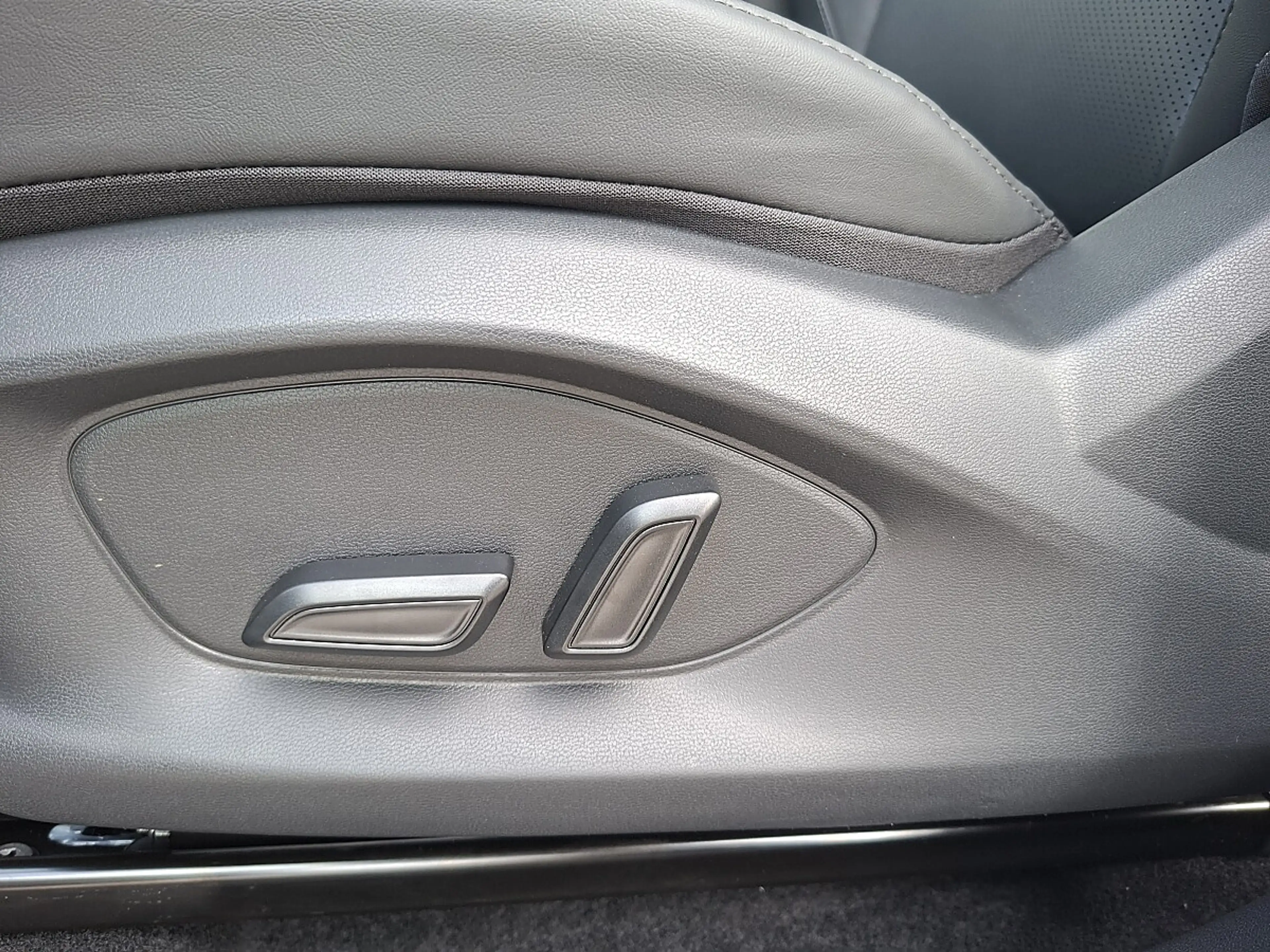 MG ZS 1.5 Hybrid+ Luxury + Panoramadach — photo 11