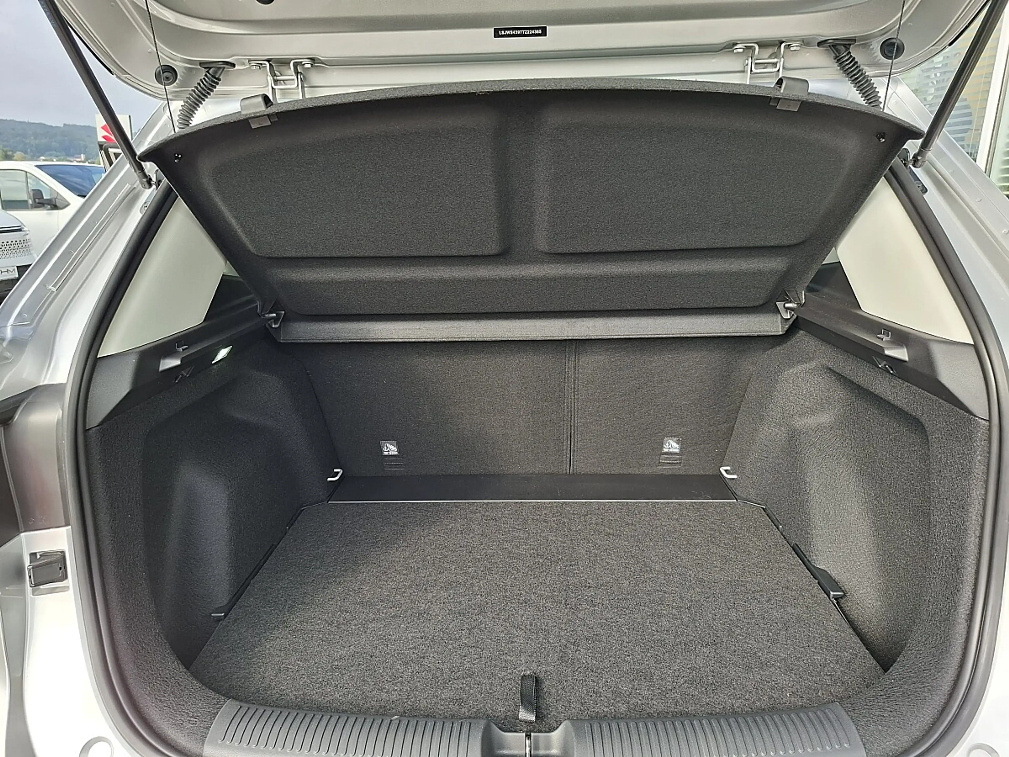 MG ZS 1.5 Hybrid+ Luxury + Panoramadach — photo 6