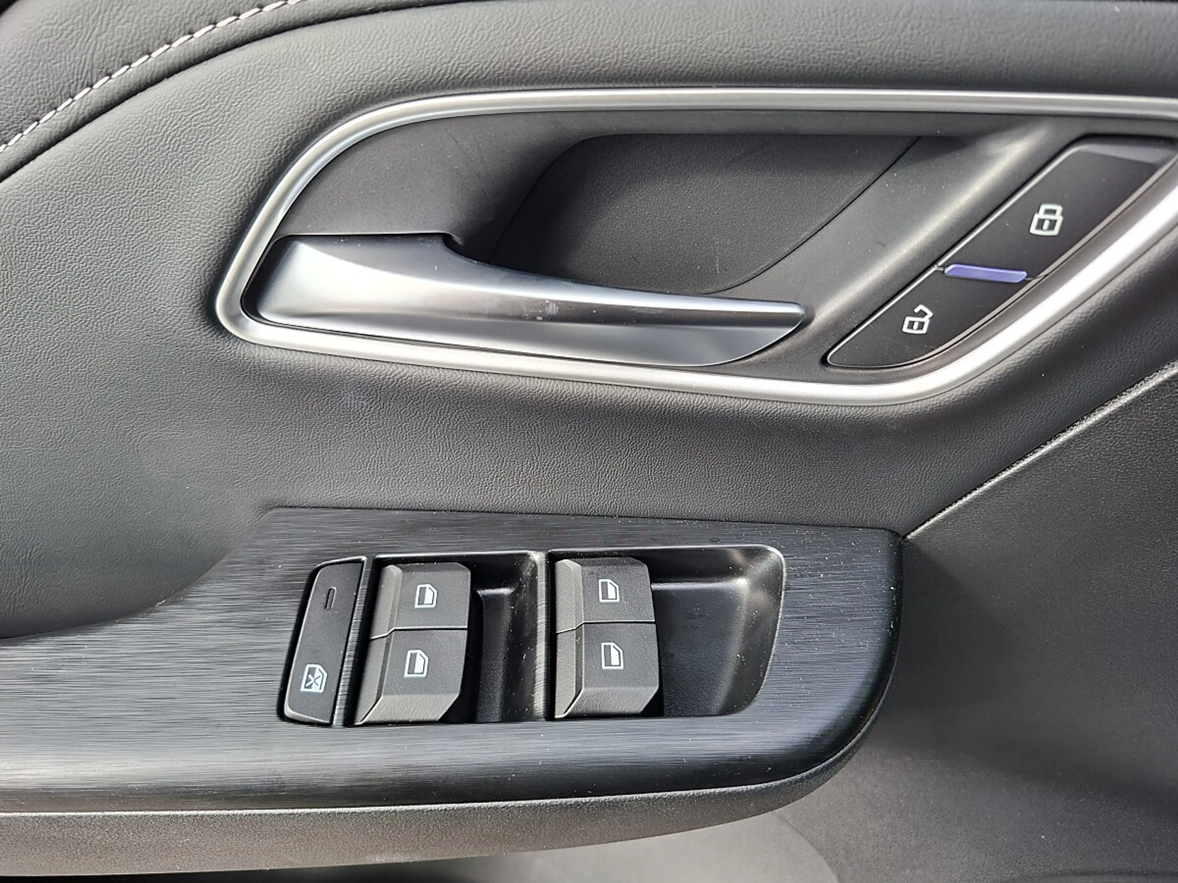MG ZS 1.5 Hybrid+ Luxury + Panoramadach — photo 9