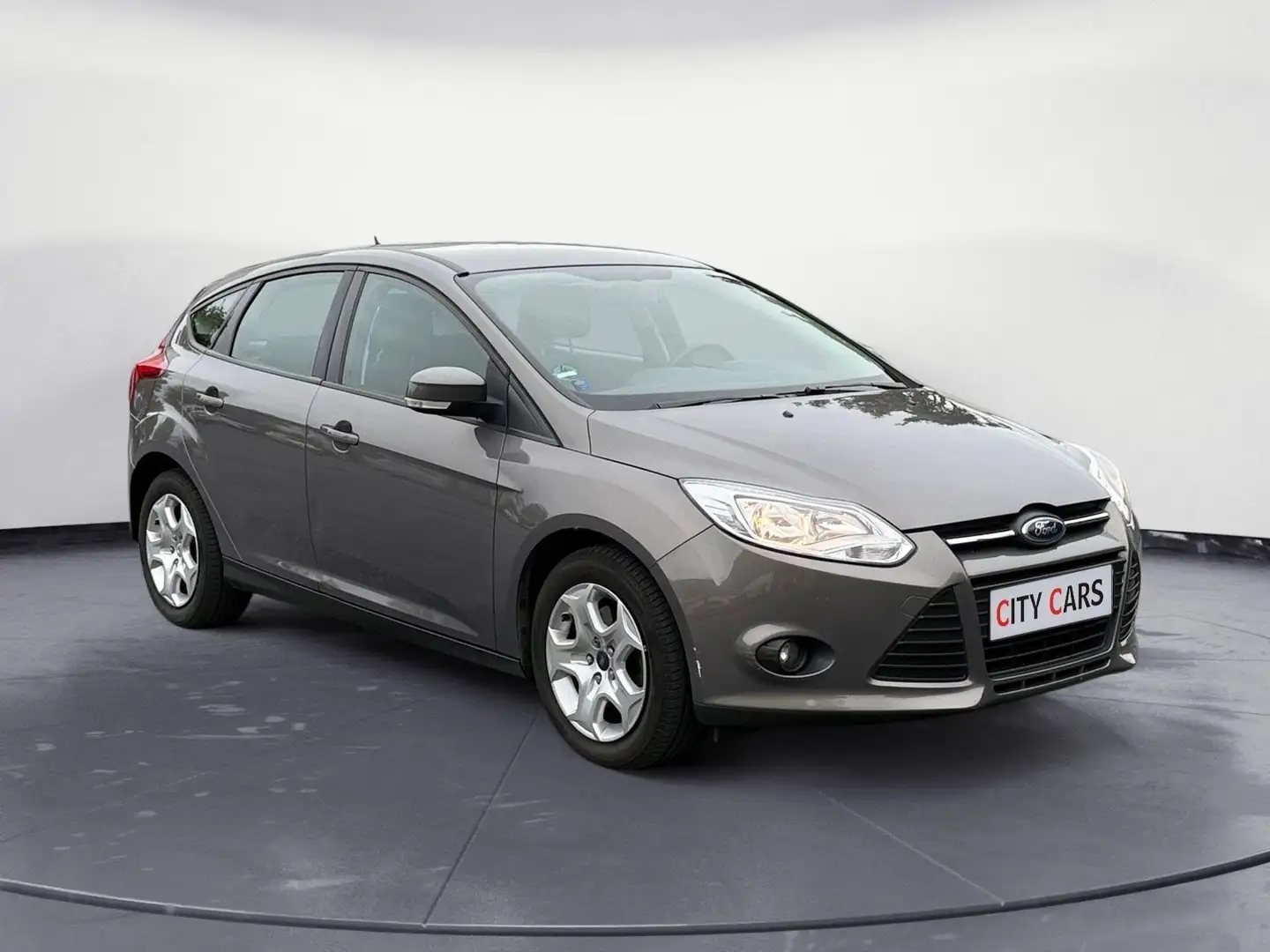 Ford Focus Lim. 1.6 Trend Brun - 2