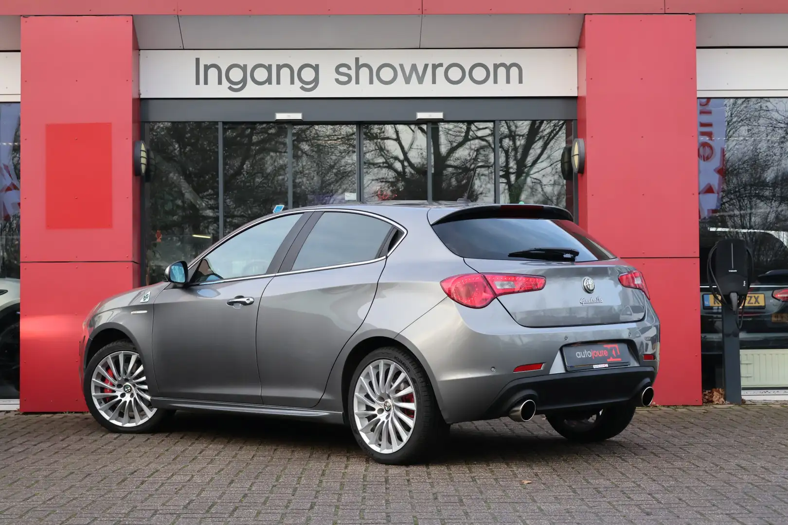 Alfa Romeo Giulietta 1.4 T 170pk Distinctive | Origineel NL | Quadrifog Grijs - 2