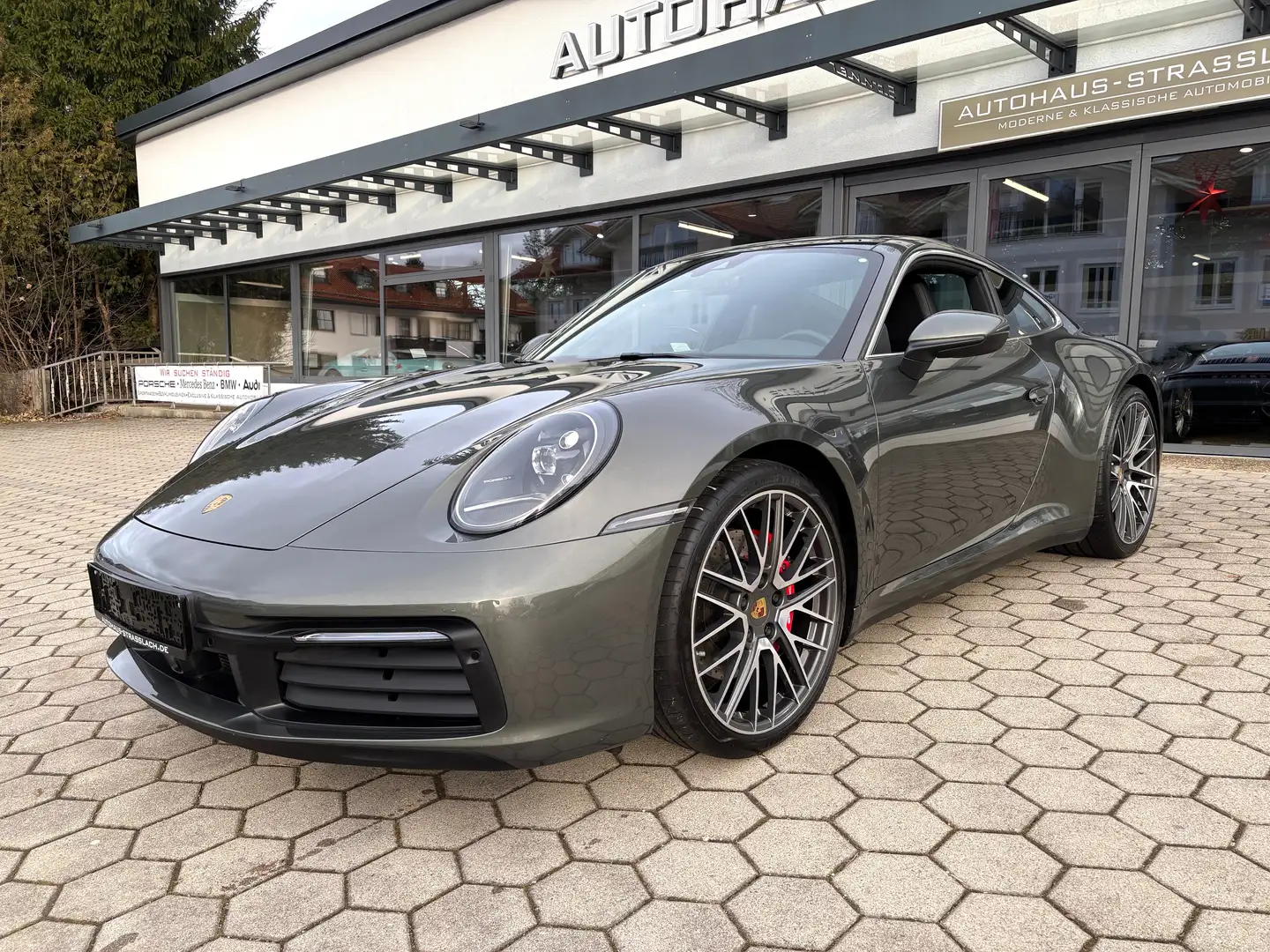 Porsche 992 Carrera S SPORTABGAS PANO 21LM ACC CHRONO APPROVED Grün - 1