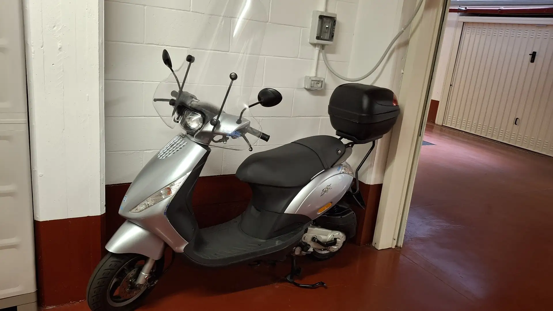 Piaggio Zip II 50 Grigio - 2