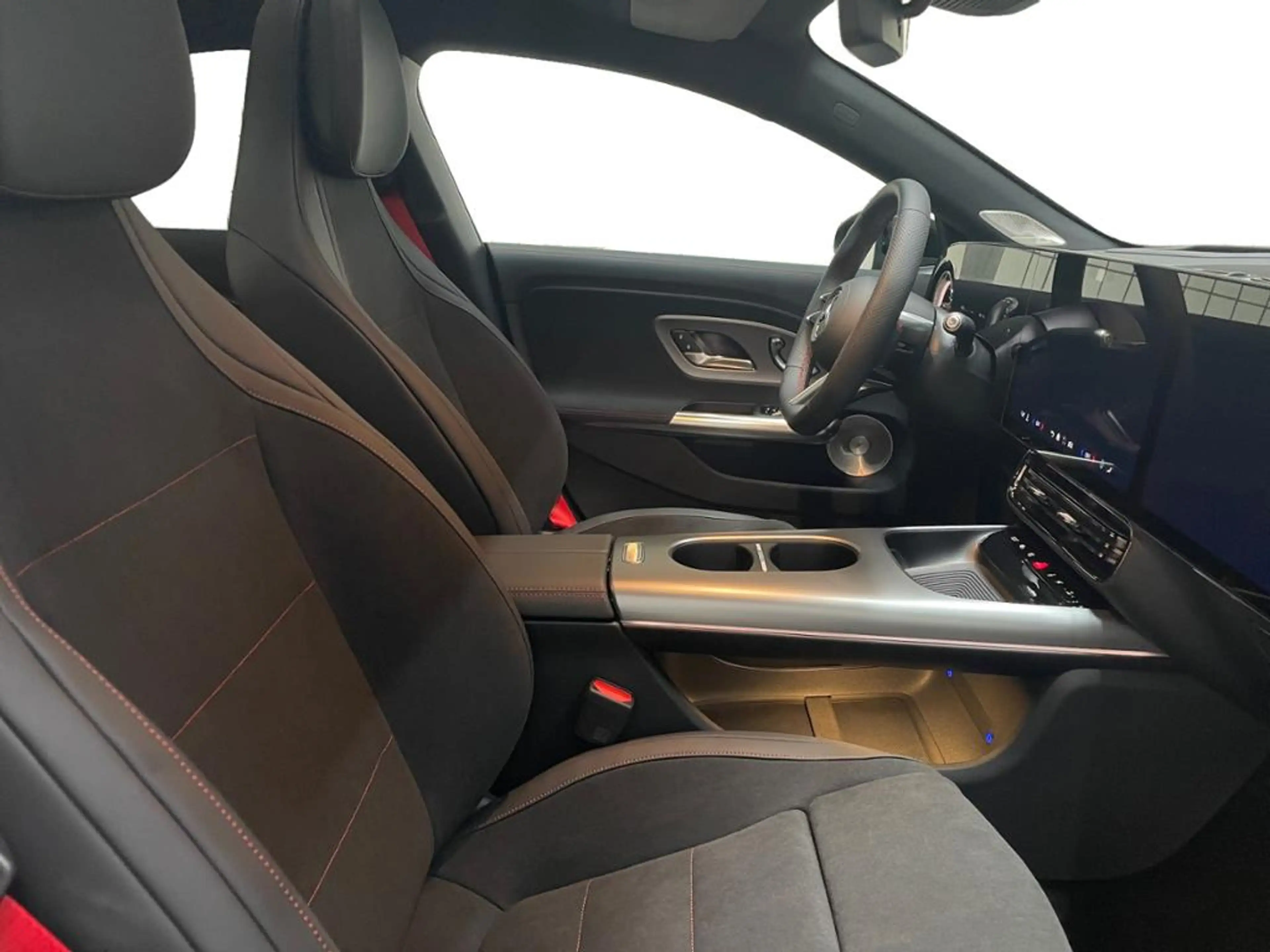 Mercedes-Benz CLA 220 4MATIC AMG+MBUX+Superscreen+Burm+MBeam — photo 4