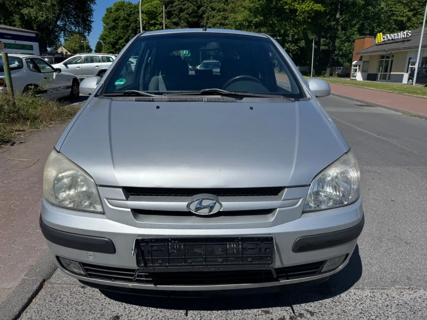 Hyundai Getz GETZ 1.1 GL KLIMA/5-TÜRIG/TÜV-SERVICE-NEU! Plateado - 2