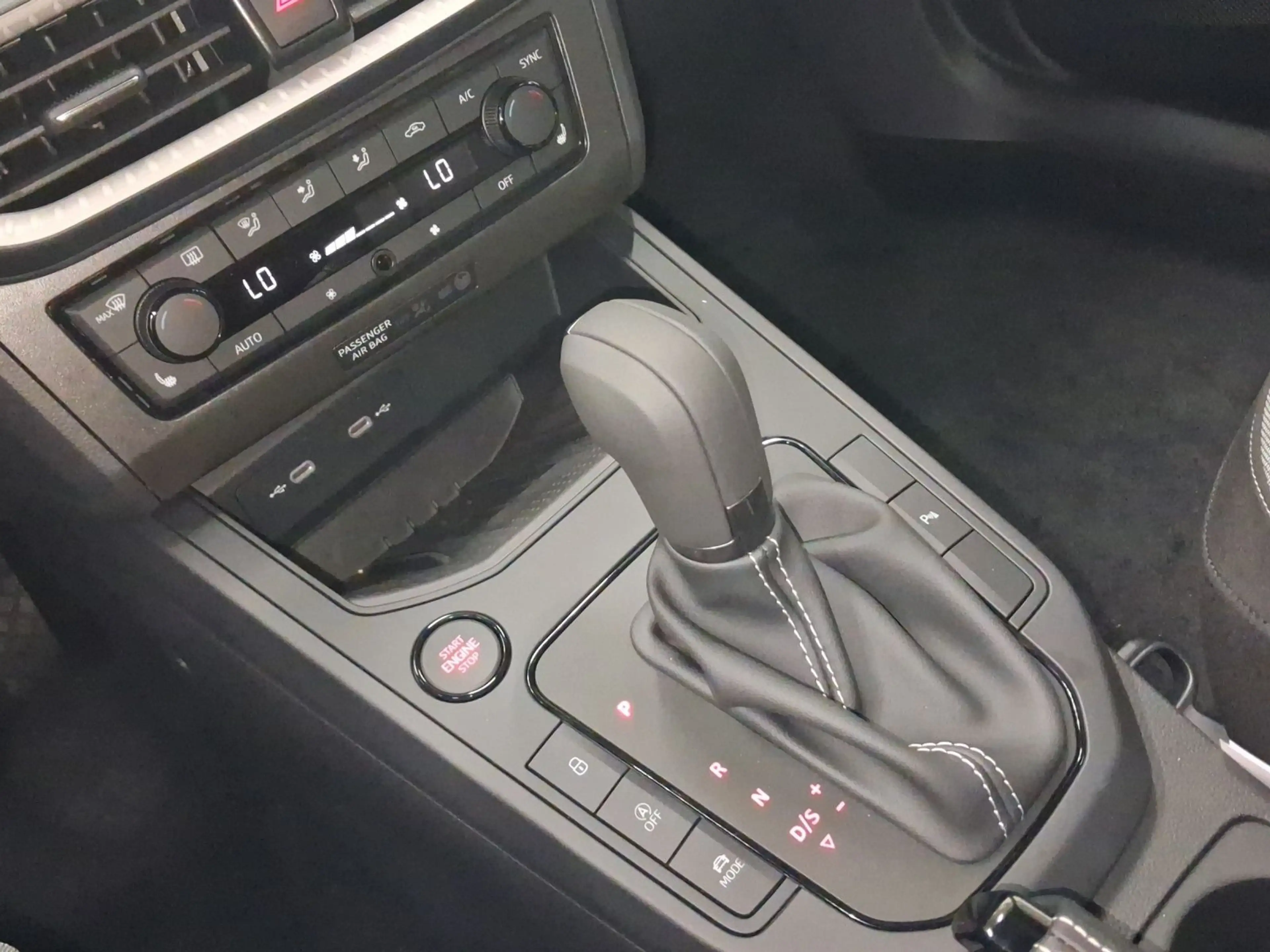SEAT Arona 1.0 TSI DSG FR REAR VIEW NAVI CLIMA SITZHZ — photo 11