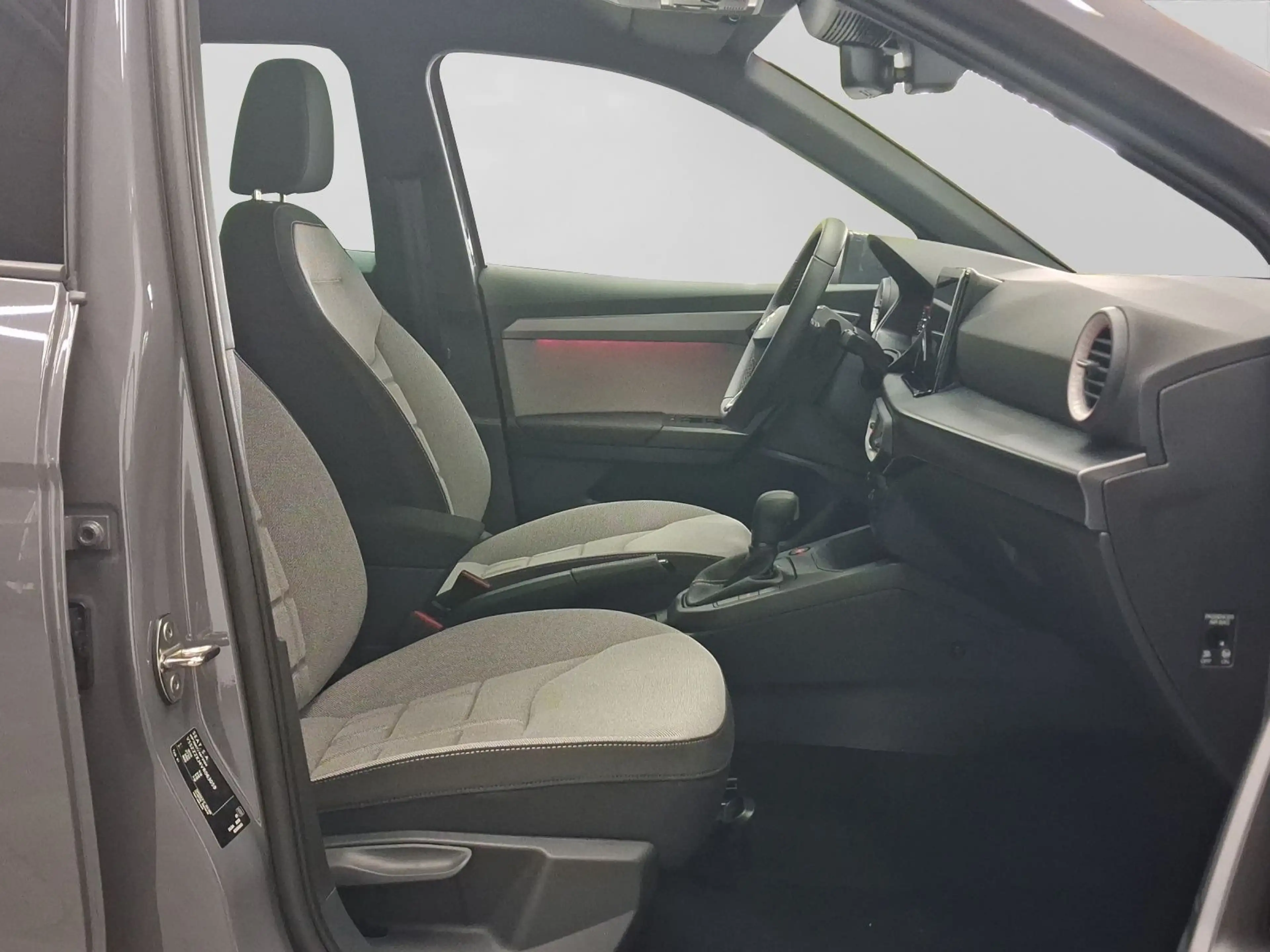 SEAT Arona 1.0 TSI DSG FR REAR VIEW NAVI CLIMA SITZHZ — photo 4