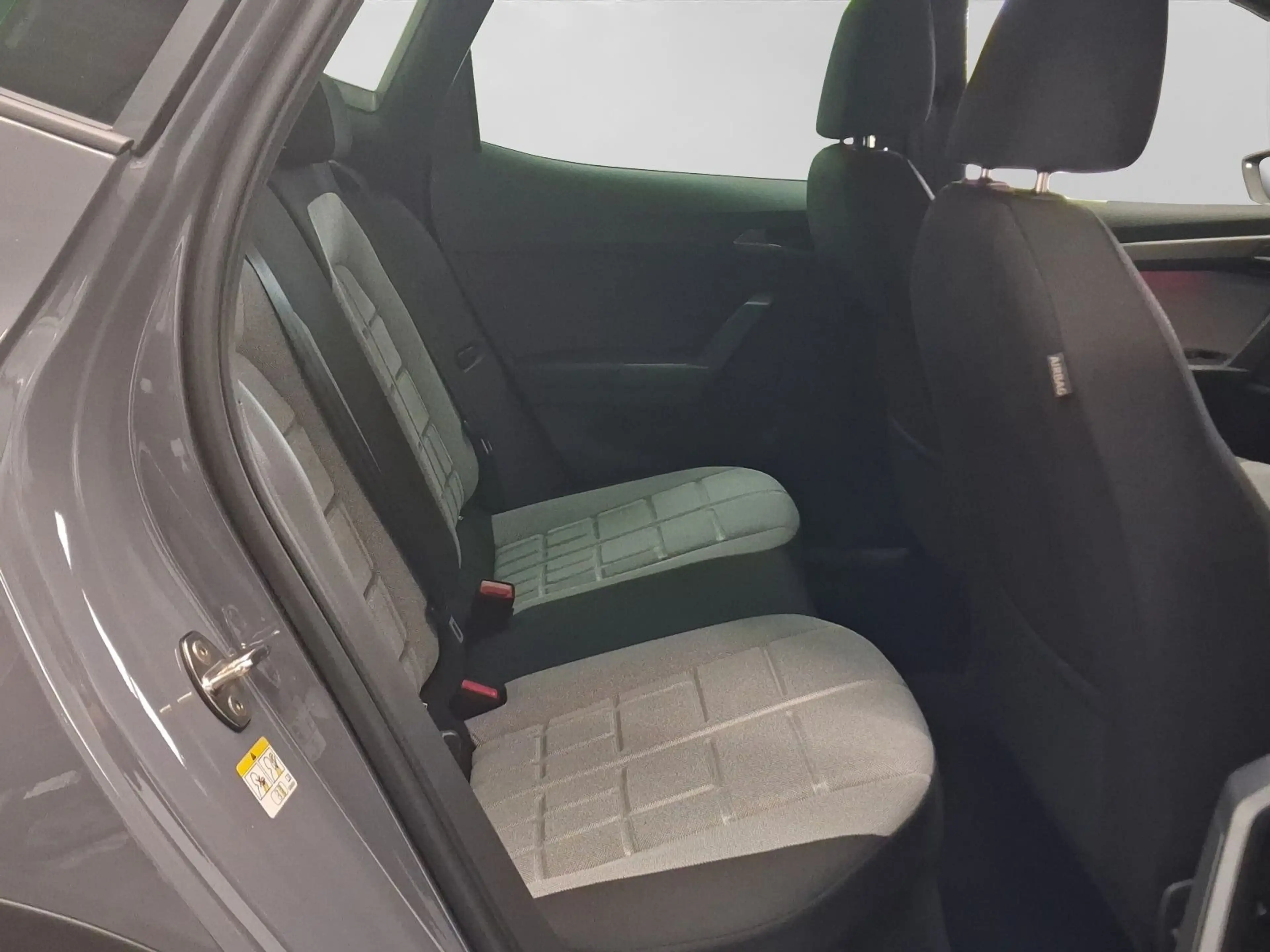 SEAT Arona 1.0 TSI DSG FR REAR VIEW NAVI CLIMA SITZHZ — photo 6