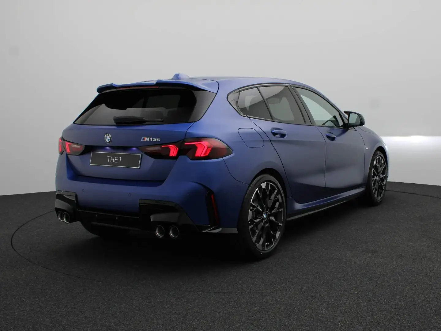 BMW 135 1 Serie 5-deurs M135i xDrive | M Sportpakket Pro | Blauw - 2