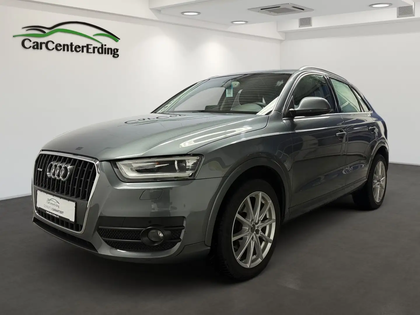 Audi Q3 2.0 TFSI quattro*BiXenon*Tempo.*SHZ*PDC* Grau - 1