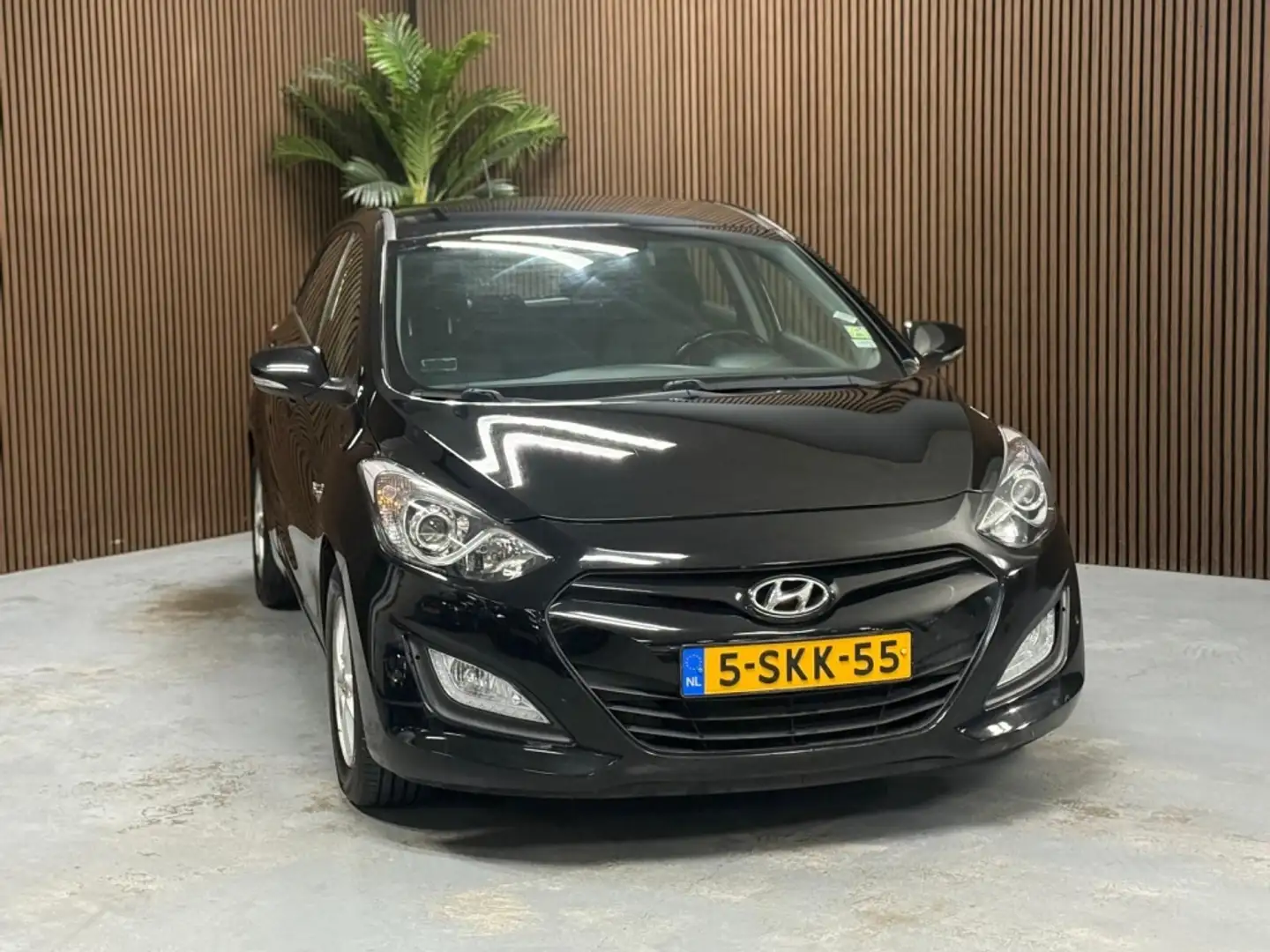 Hyundai i30 1.6 GDI i-Motion Pl. Schwarz - 2
