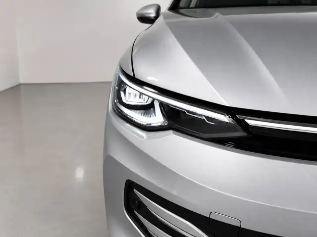 Volkswagen Golf view 4