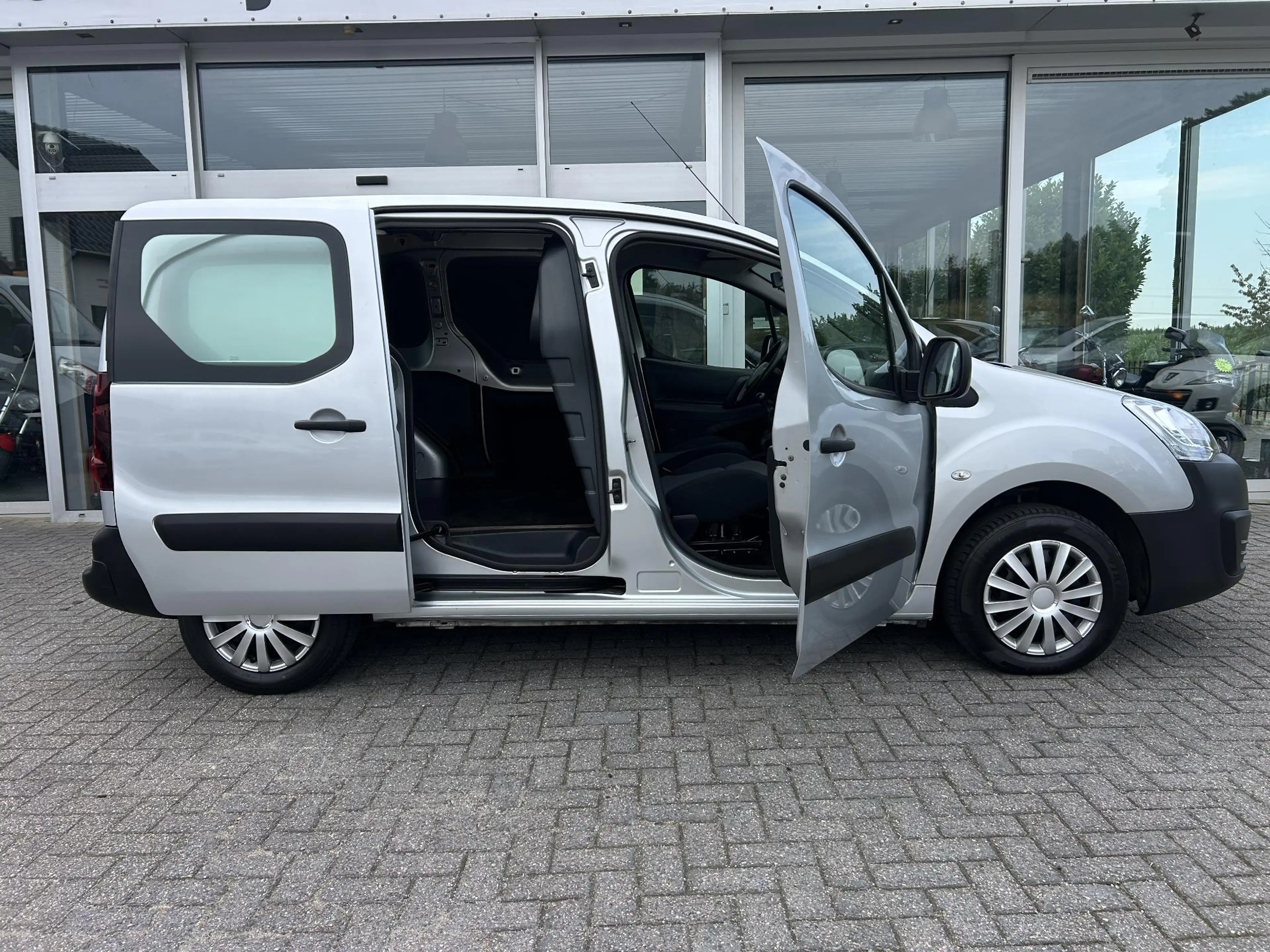 Peugeot Partner 122 1.6 VTi 98 L1 XR UNIEK 16700 KM/PARKEERSENSOR — photo 11