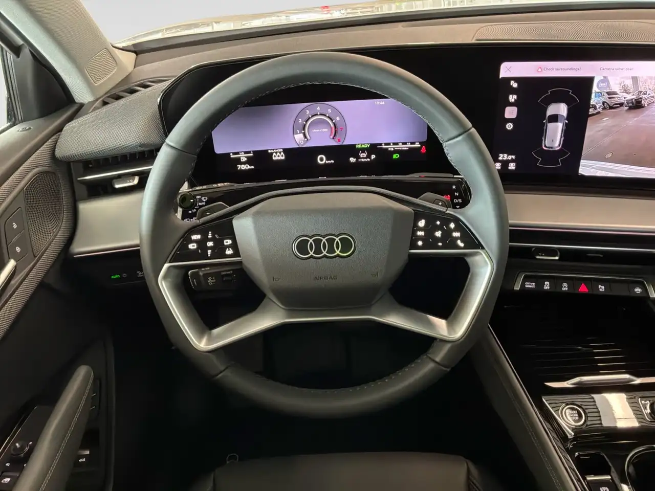 Audi Q3 снимка Audi Q3