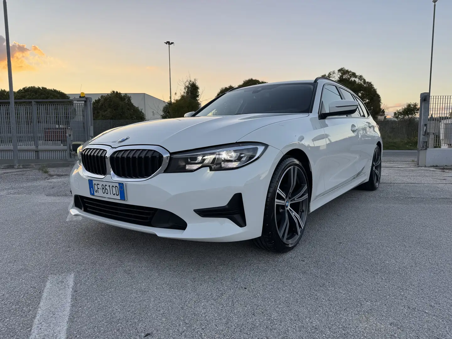 BMW 318 318d Touring mhev 48V Sport auto Individual Bianco - 2