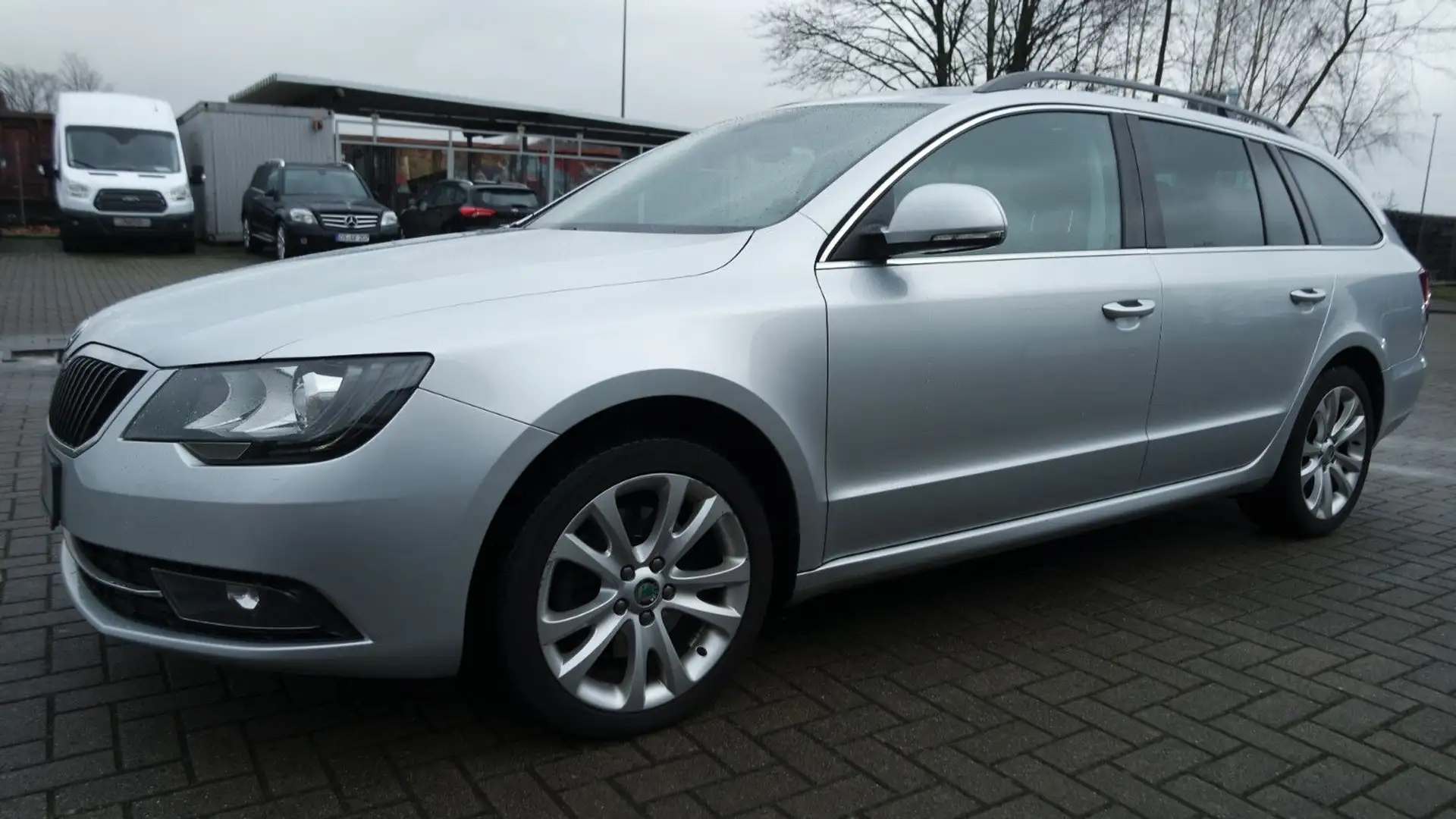 Skoda Superb Combi Exclusive, NAVI, AHK, DSG Silber - 1