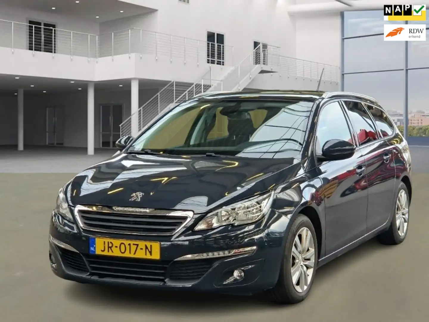 Peugeot 308 SW 1.2 PureTech Blue Lease Executive Grijs - 1
