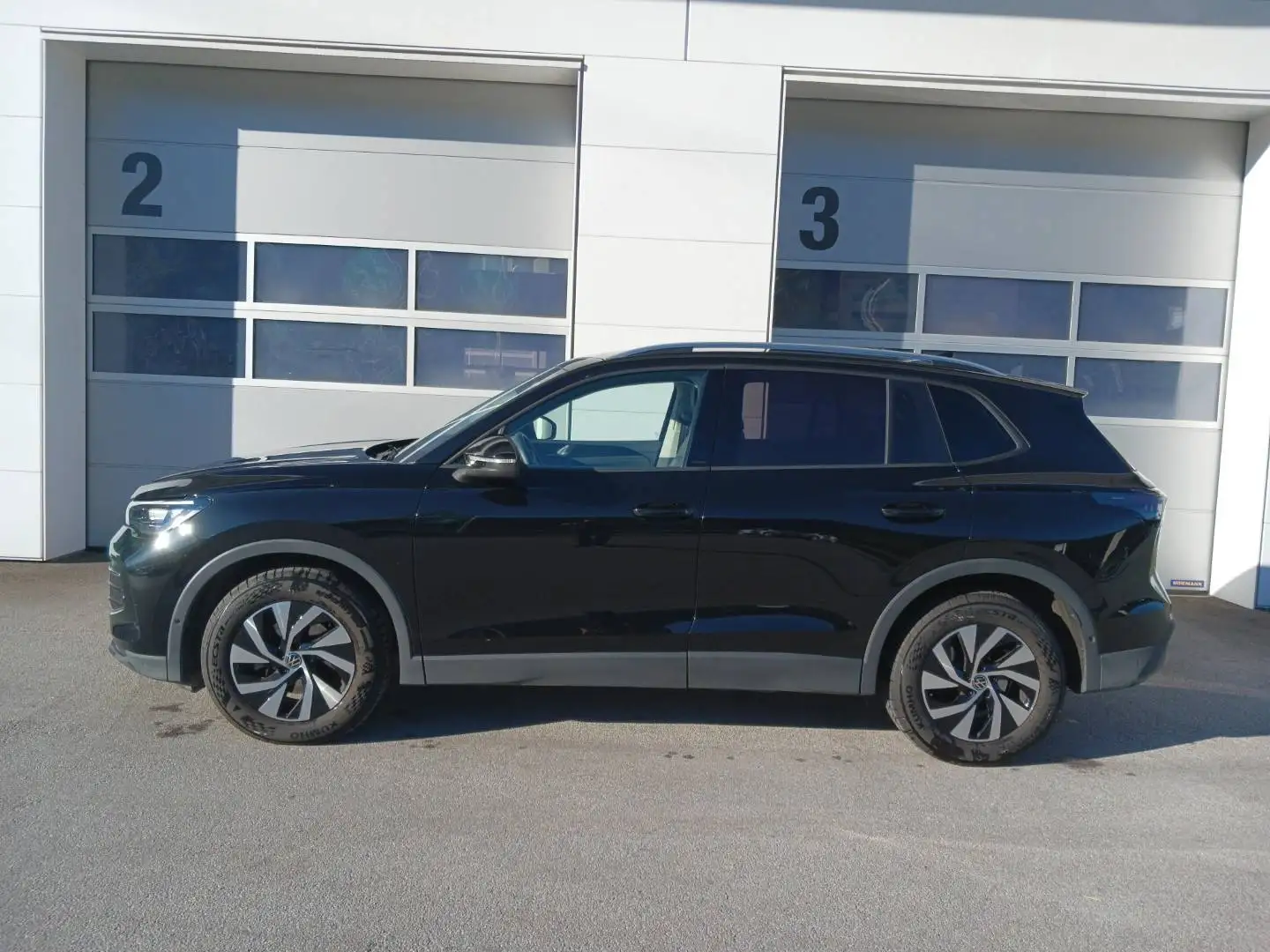Volkswagen Tiguan 1.5 eTSI 110 kW Friends Schwarz - 2