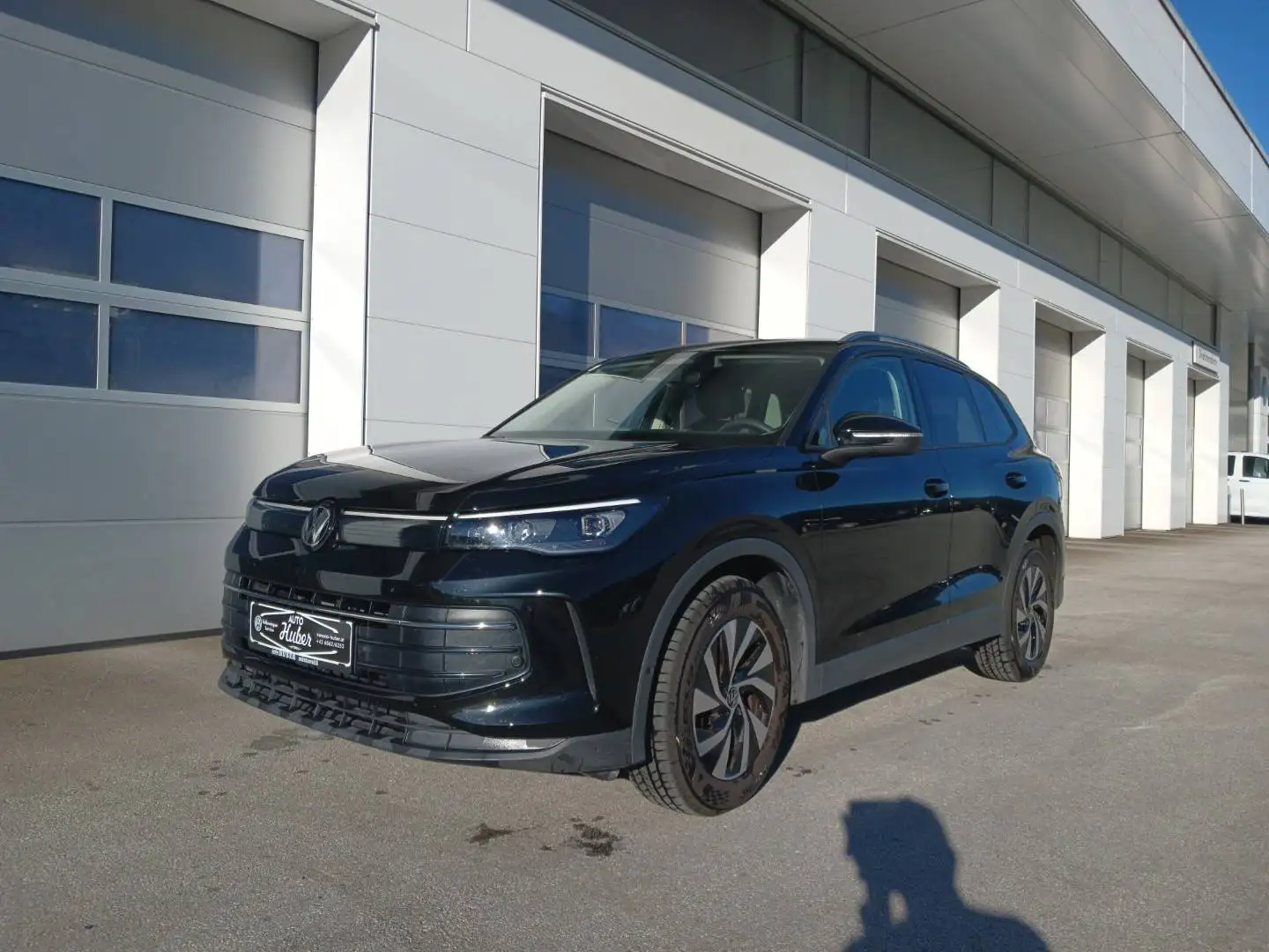 Volkswagen Tiguan 1.5 eTSI 110 kW Friends Schwarz - 1
