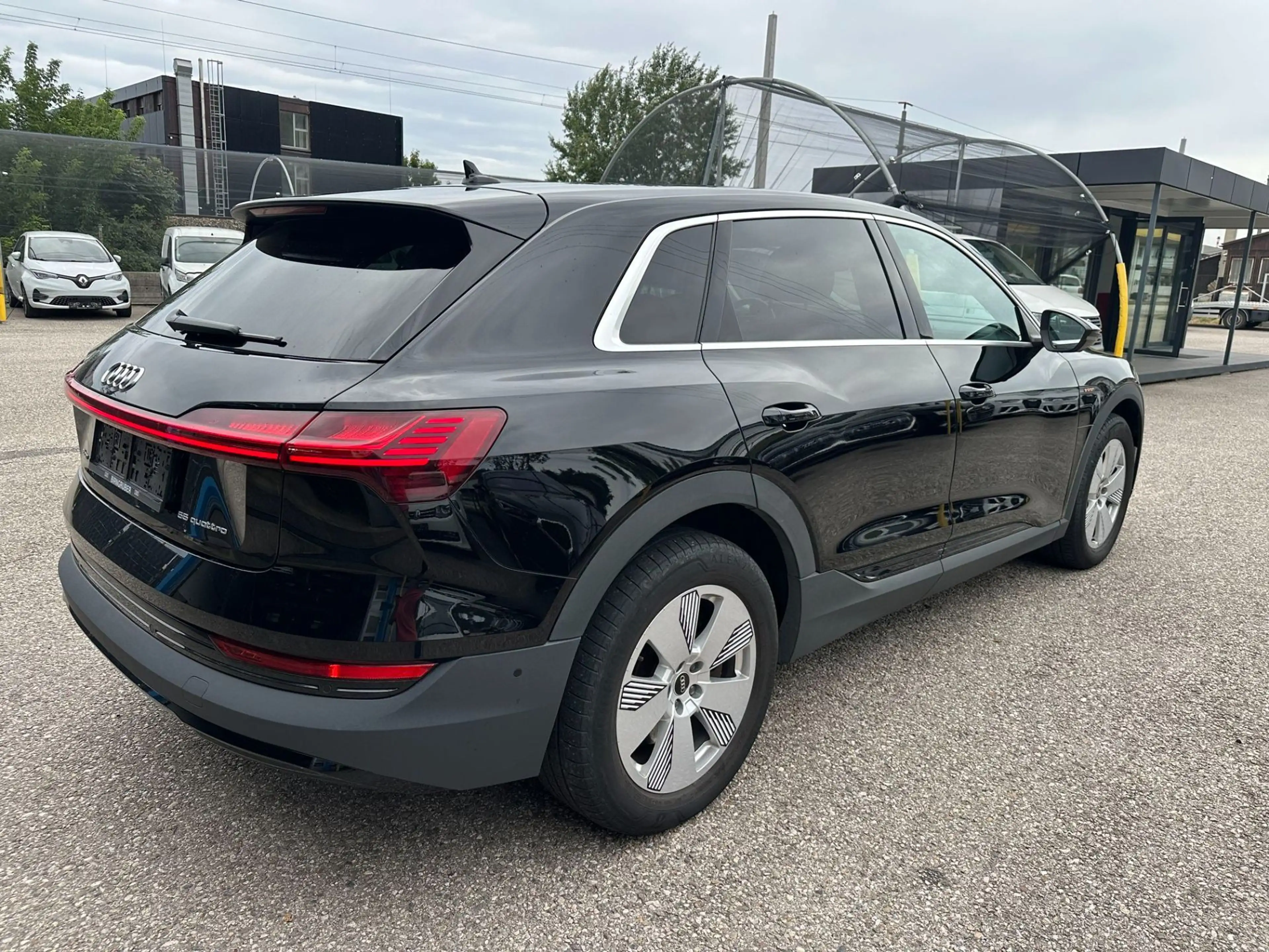 Audi e-tron 55 quattro 95kWh Leder-Matrix-Autopilot — photo 4