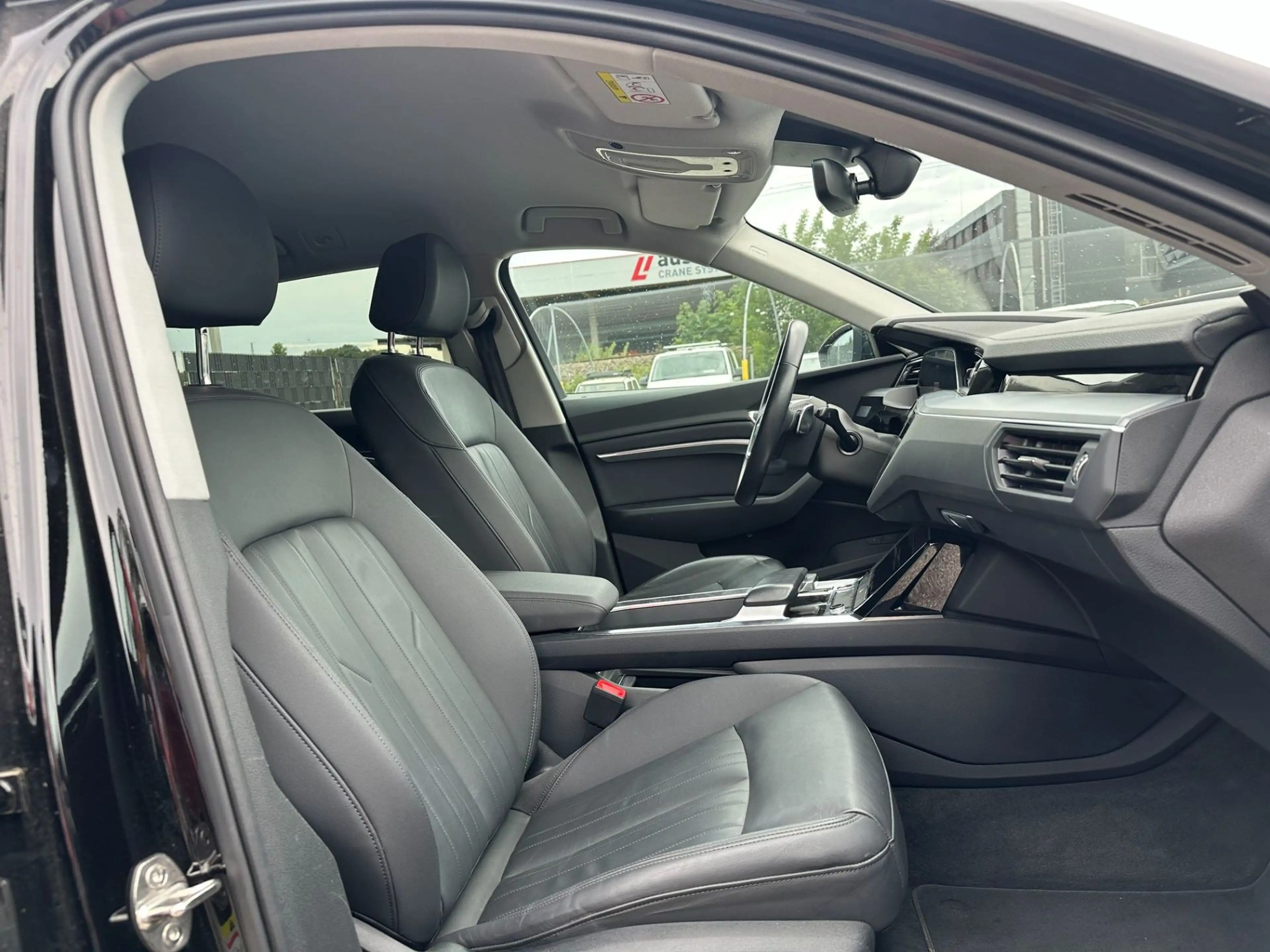 Audi e-tron 55 quattro 95kWh Leder-Matrix-Autopilot — photo 7