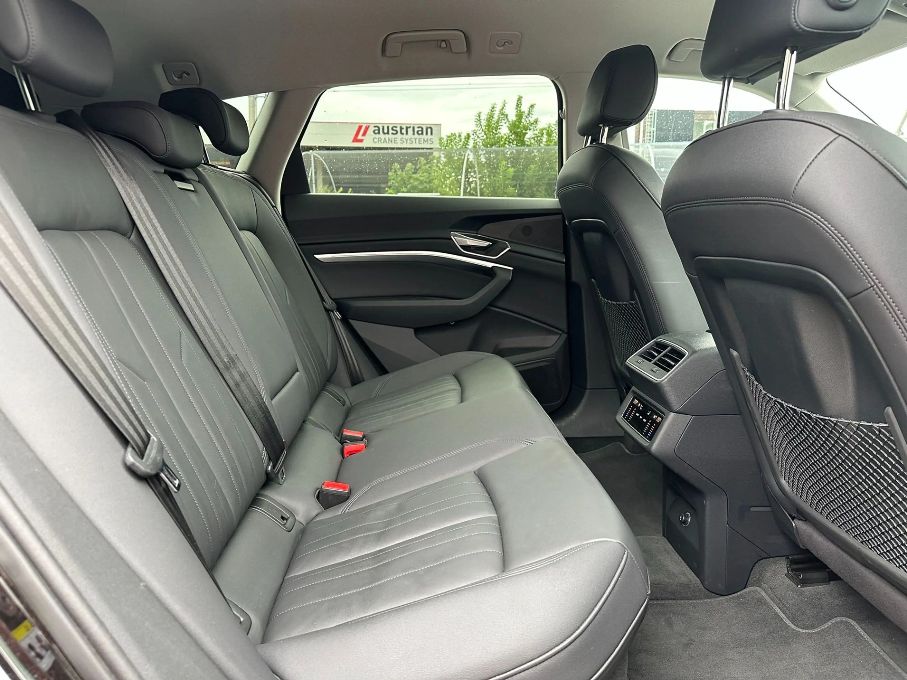 Audi e-tron 55 quattro 95kWh Leder-Matrix-Autopilot — photo 9