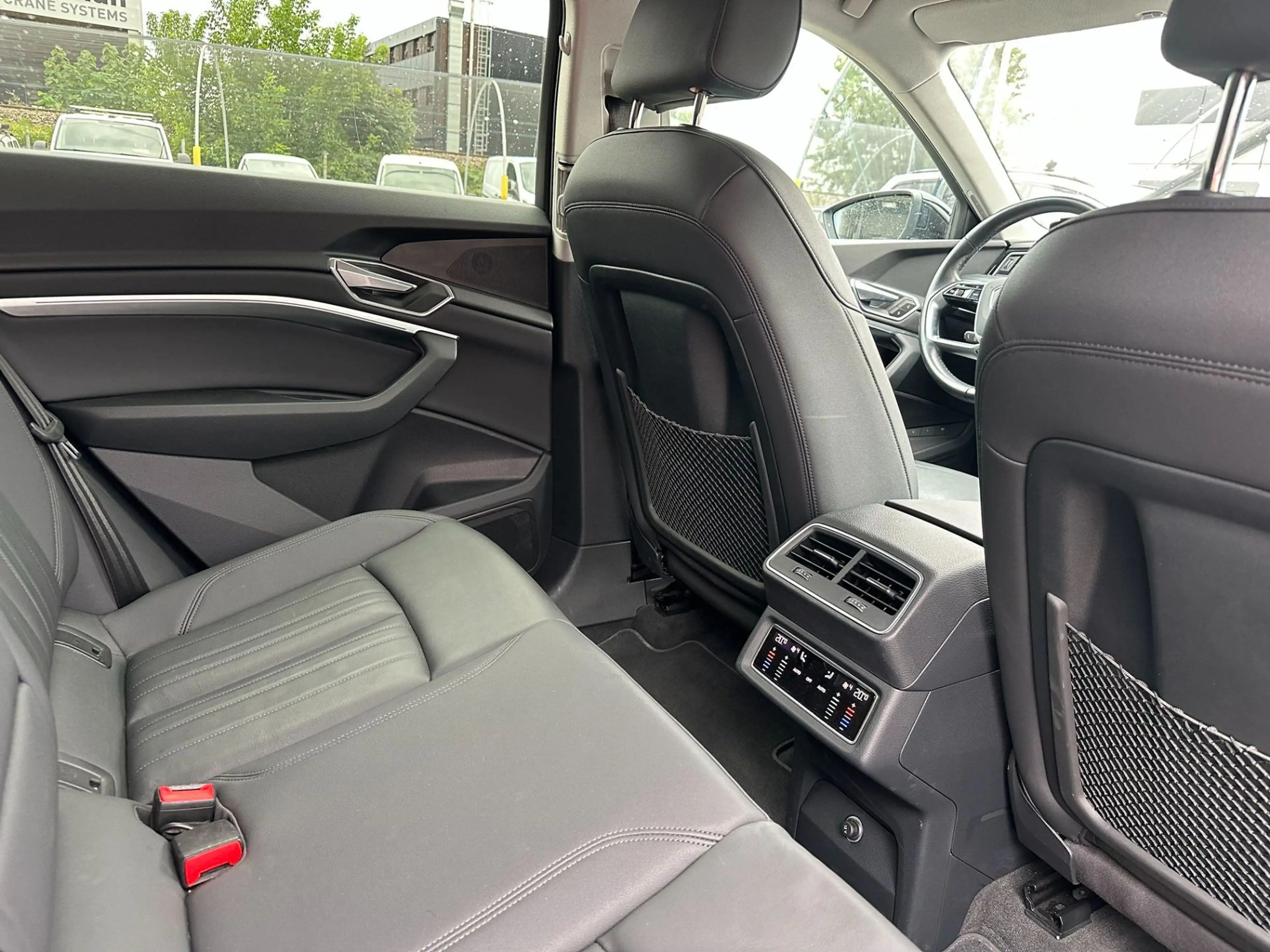 Audi e-tron 55 quattro 95kWh Leder-Matrix-Autopilot — photo 10