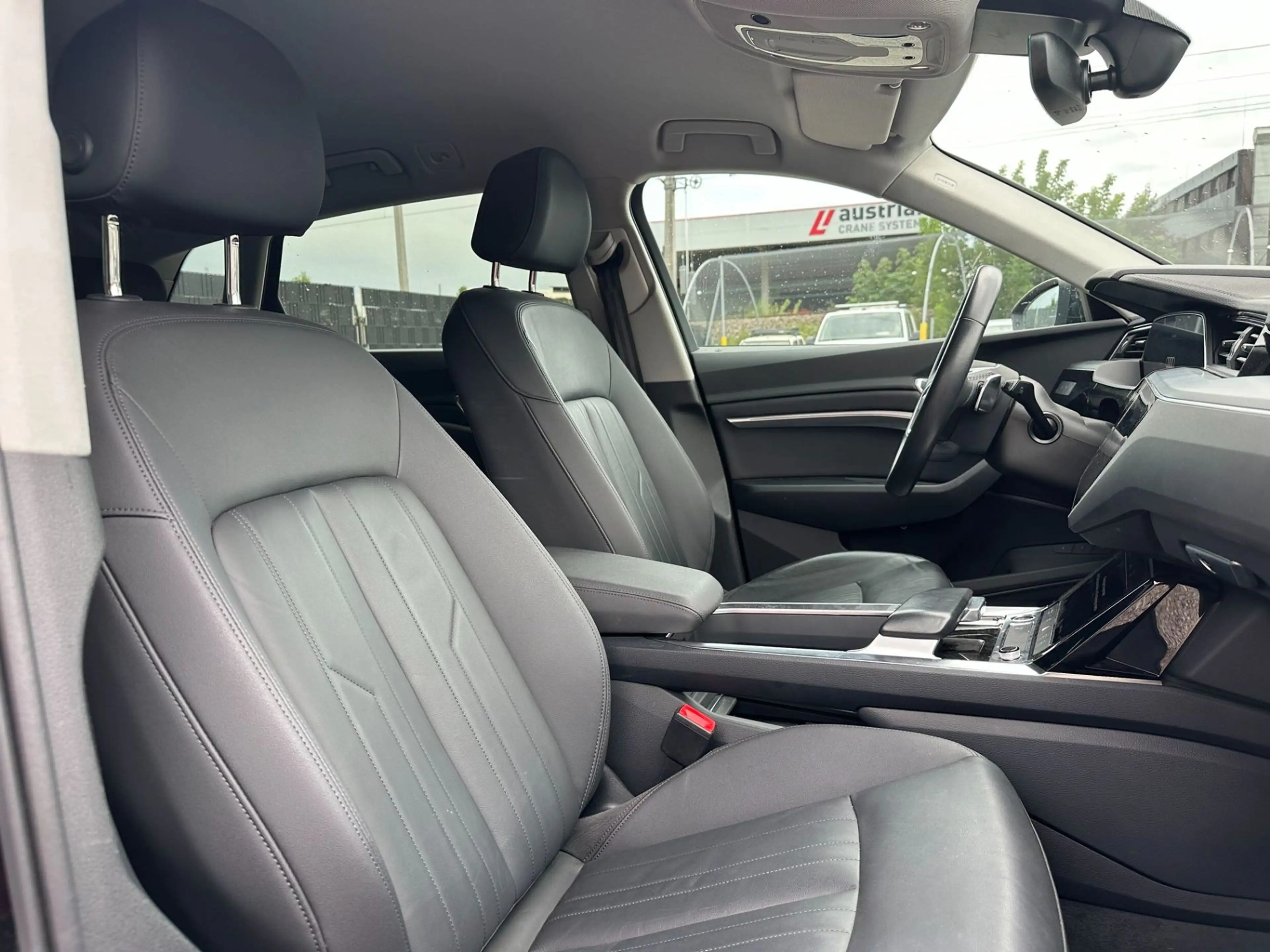 Audi e-tron 55 quattro 95kWh Leder-Matrix-Autopilot — photo 8