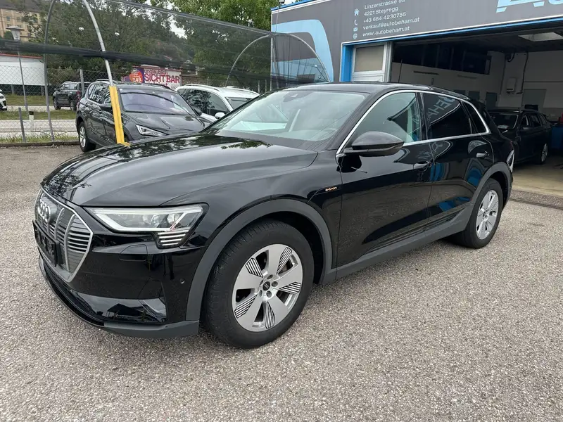 AUDI E-tron