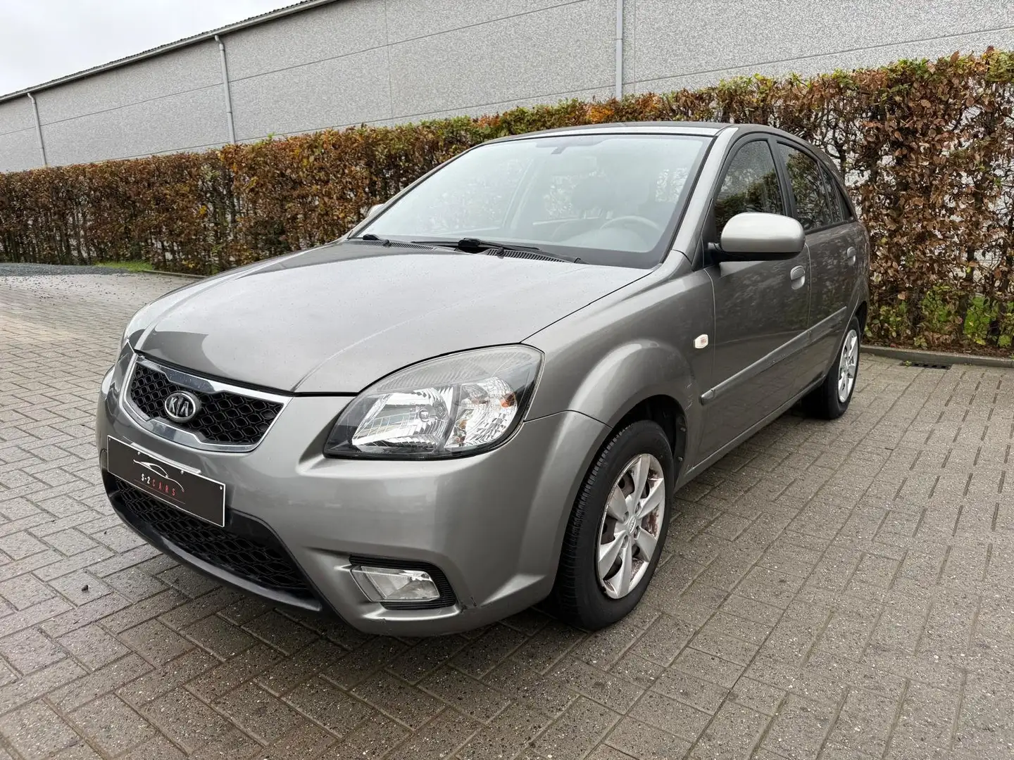 Kia Rio Rio 1.4i Easy Gris - 1