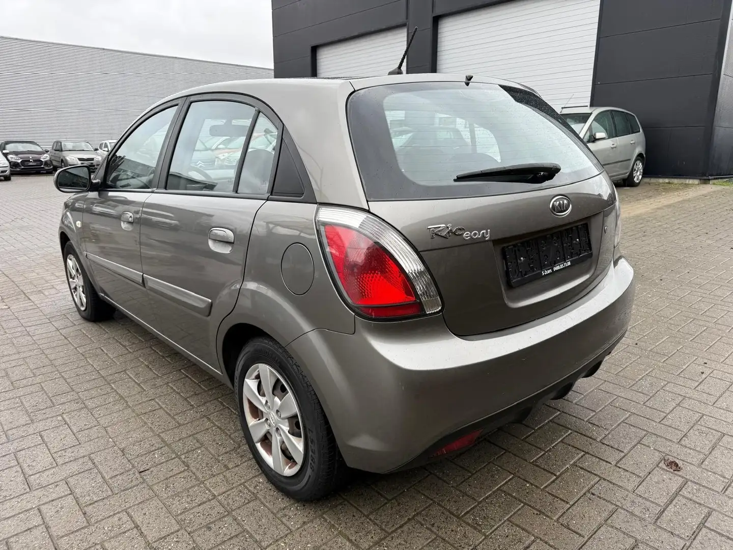 Kia Rio Rio 1.4i Easy Gris - 2