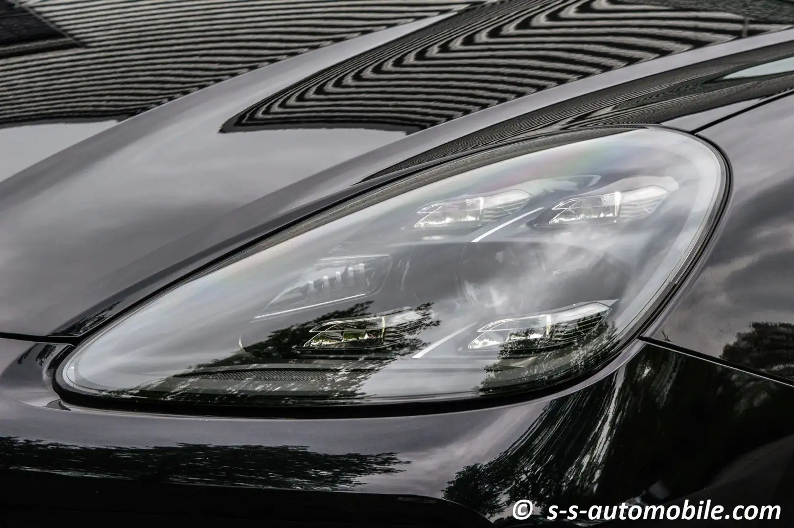 Porsche Cayenne E-Hybrid 22" Matrix 18-Wege Pano AHK 1Hd Schwarz - 2