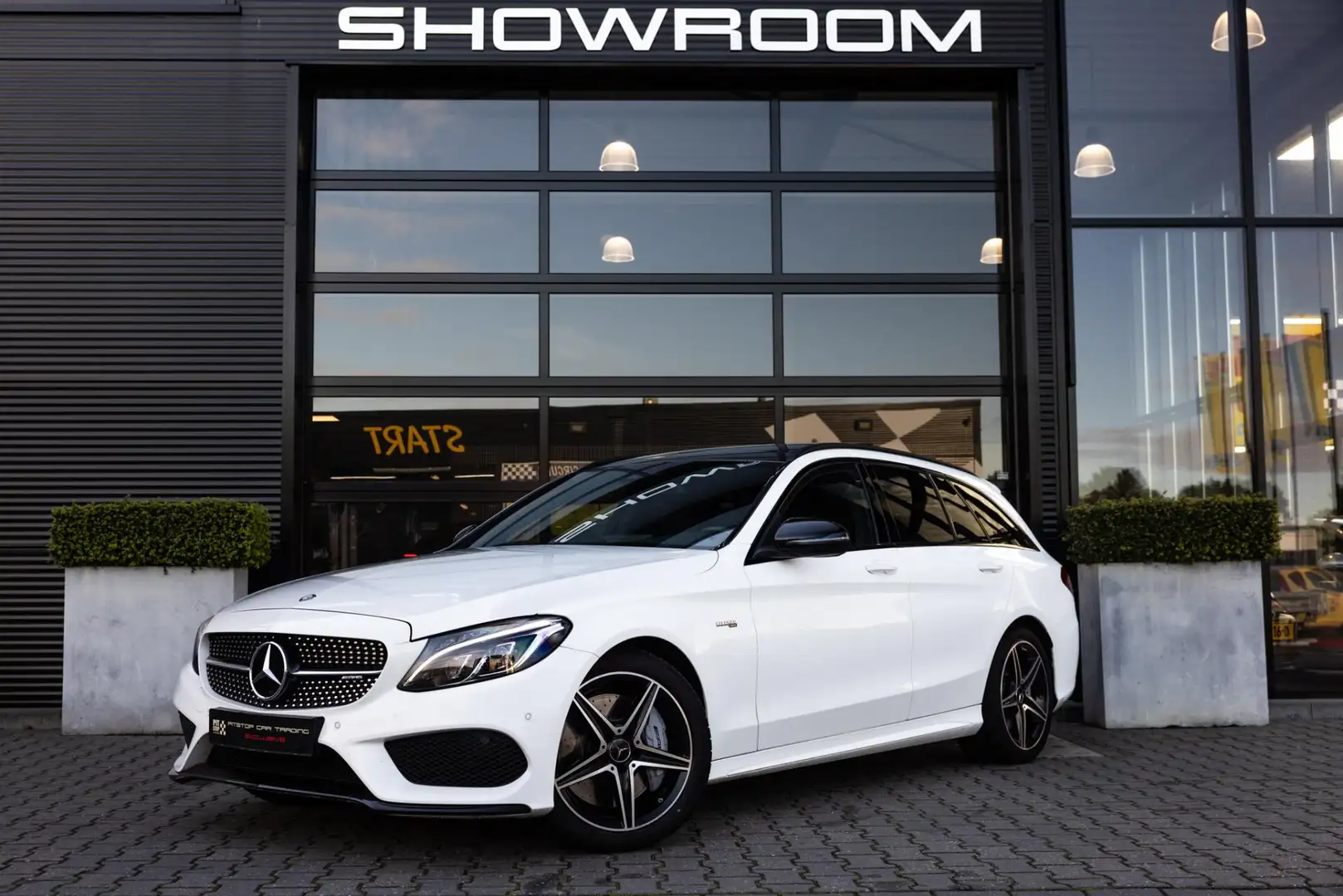 Mercedes-Benz C 43 AMG Estate 4MATIC, 367 PK, Pano, Sportuitlaat, Night E Weiß - 2