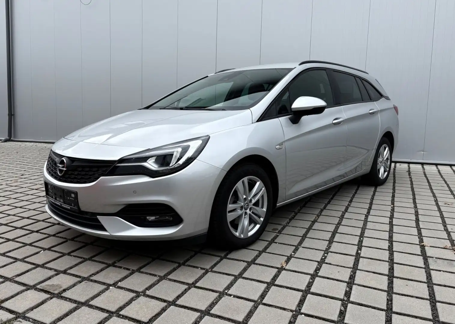 Opel Astra K SportsTourer AHK KAMERA NAVI T-LEDER LED Silber - 1